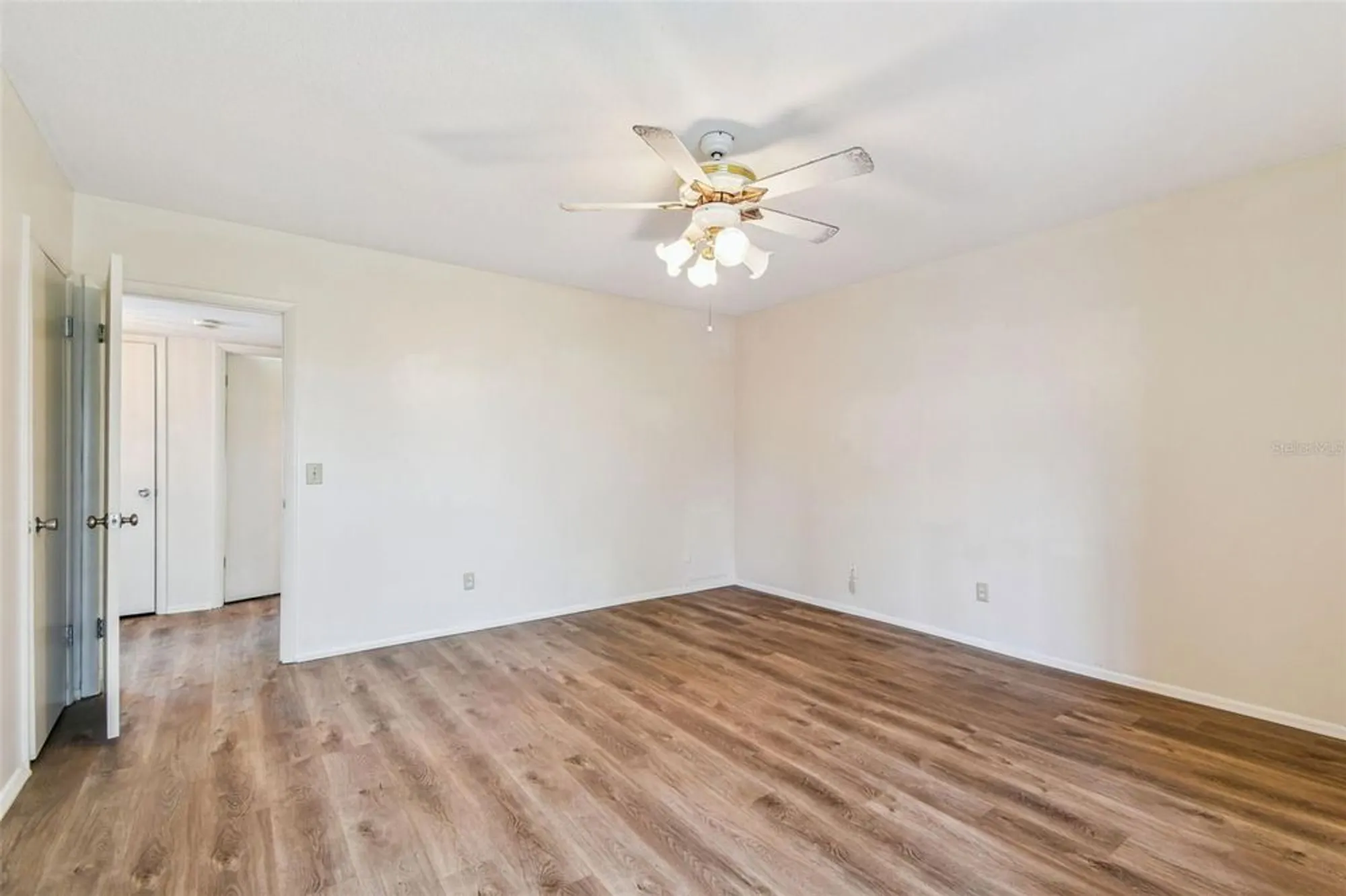 Property Slideshow image 30 of 55 | 2071 australia way 59, Clearwater, FL, 33763