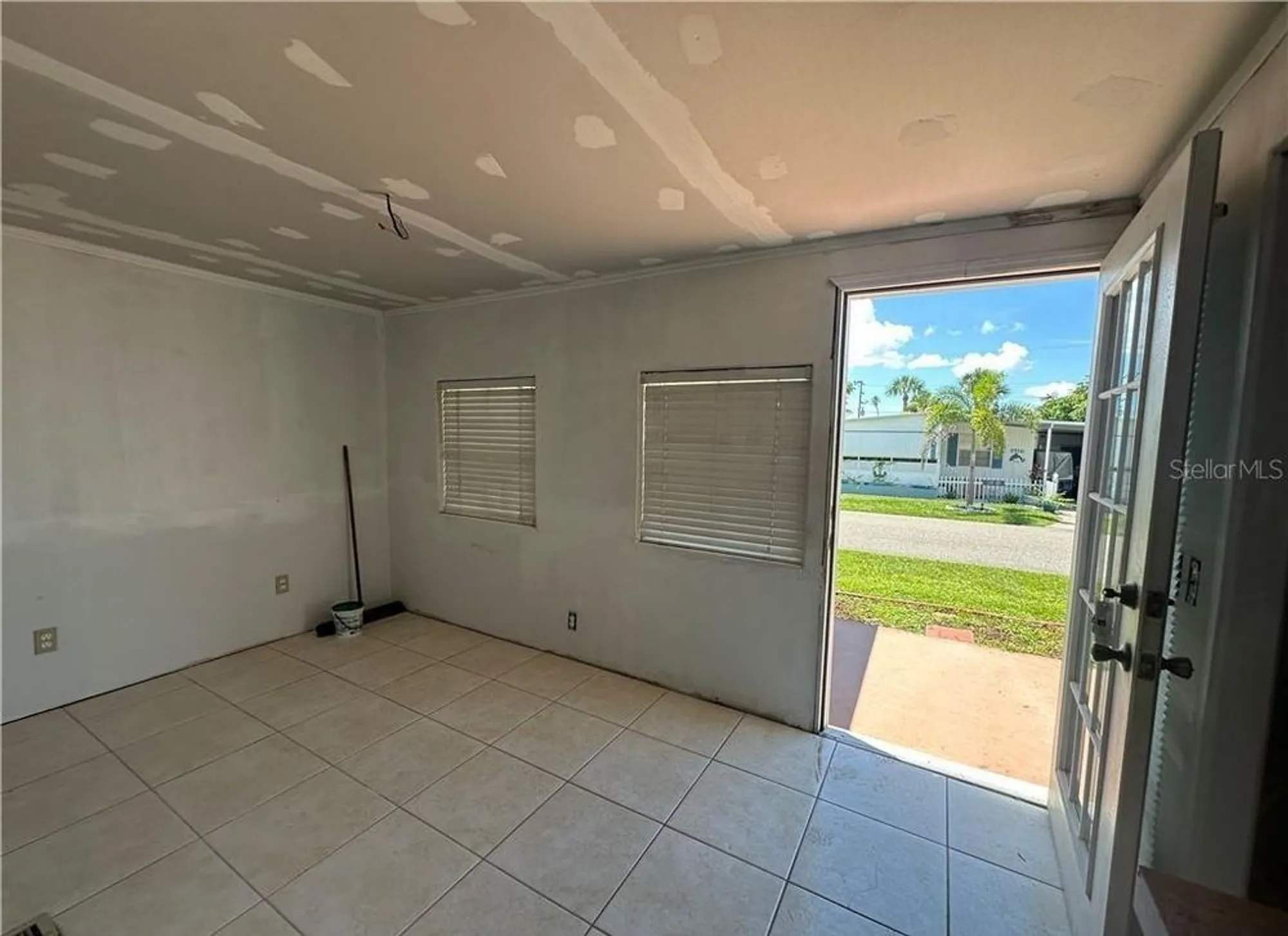 Property Slideshow image 11 of 39 | 14700 patrick henry rd, North Fort Myers, FL, 33917