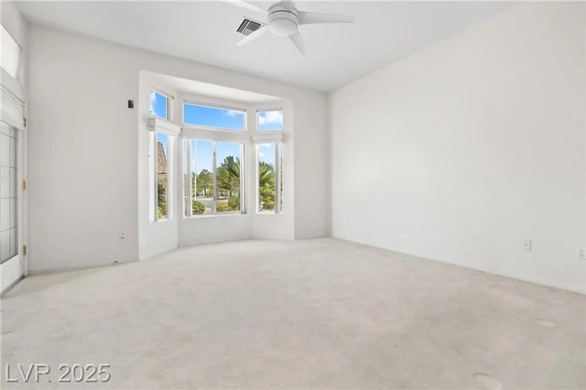 Property Slideshow image 17 of 49 | 10300 linfield pl, Las Vegas, NV, 89134