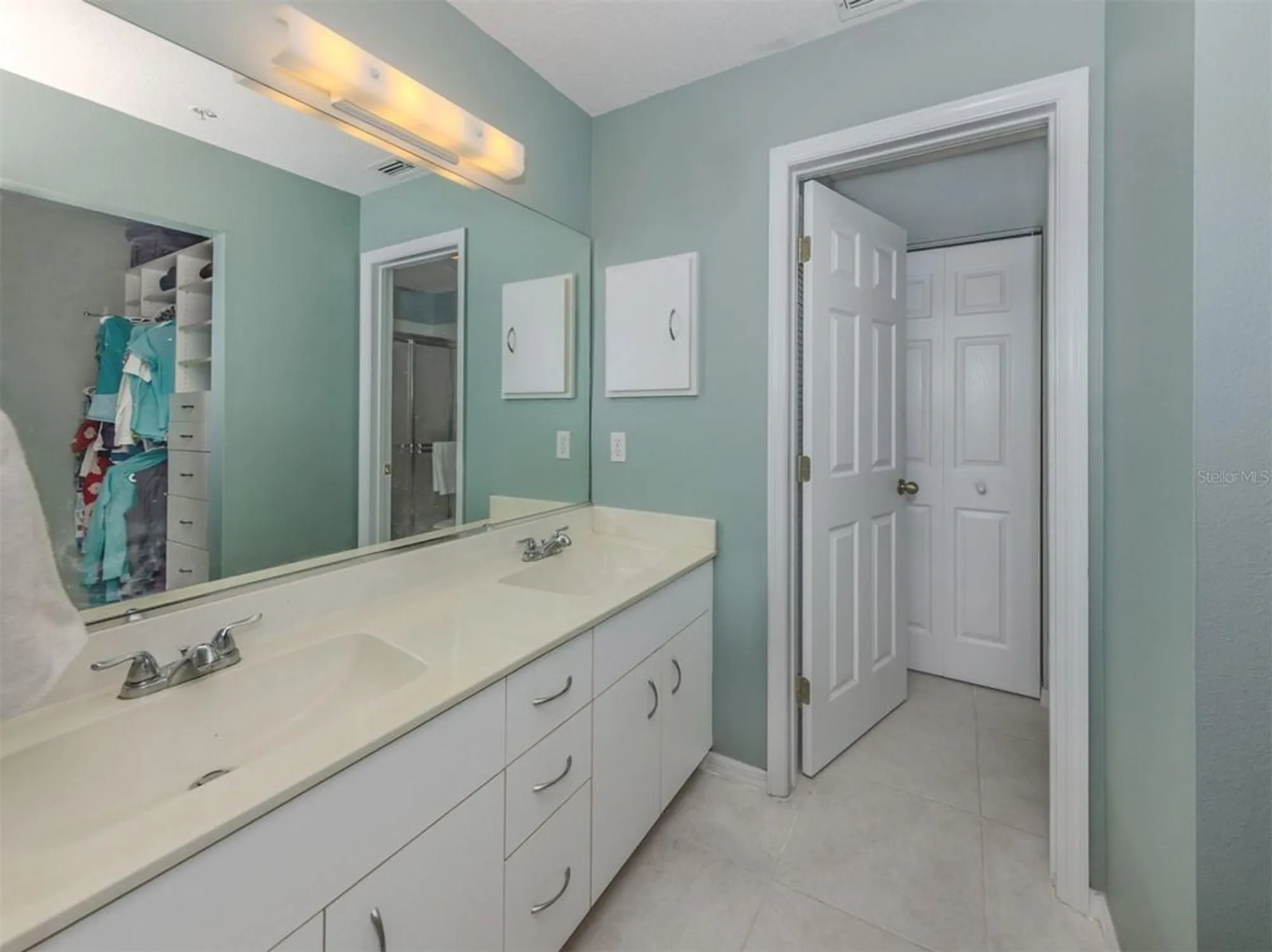 Property Slideshow image 23 of 76 | 805 montrose dr 203, Venice, FL, 34293