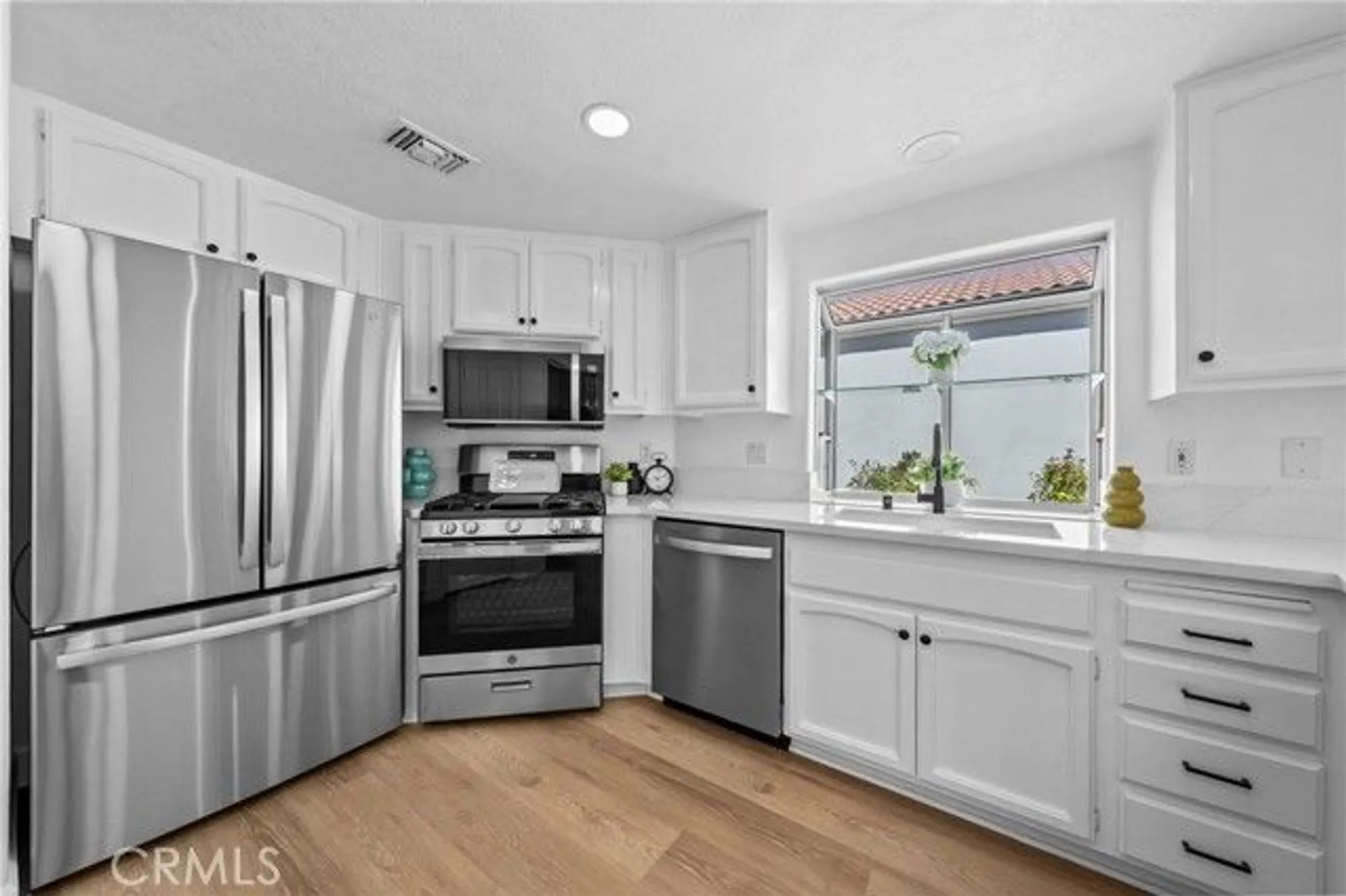 Property Slideshow image 17 of 46 | 40415 via francisco, Murrieta, CA, 92562
