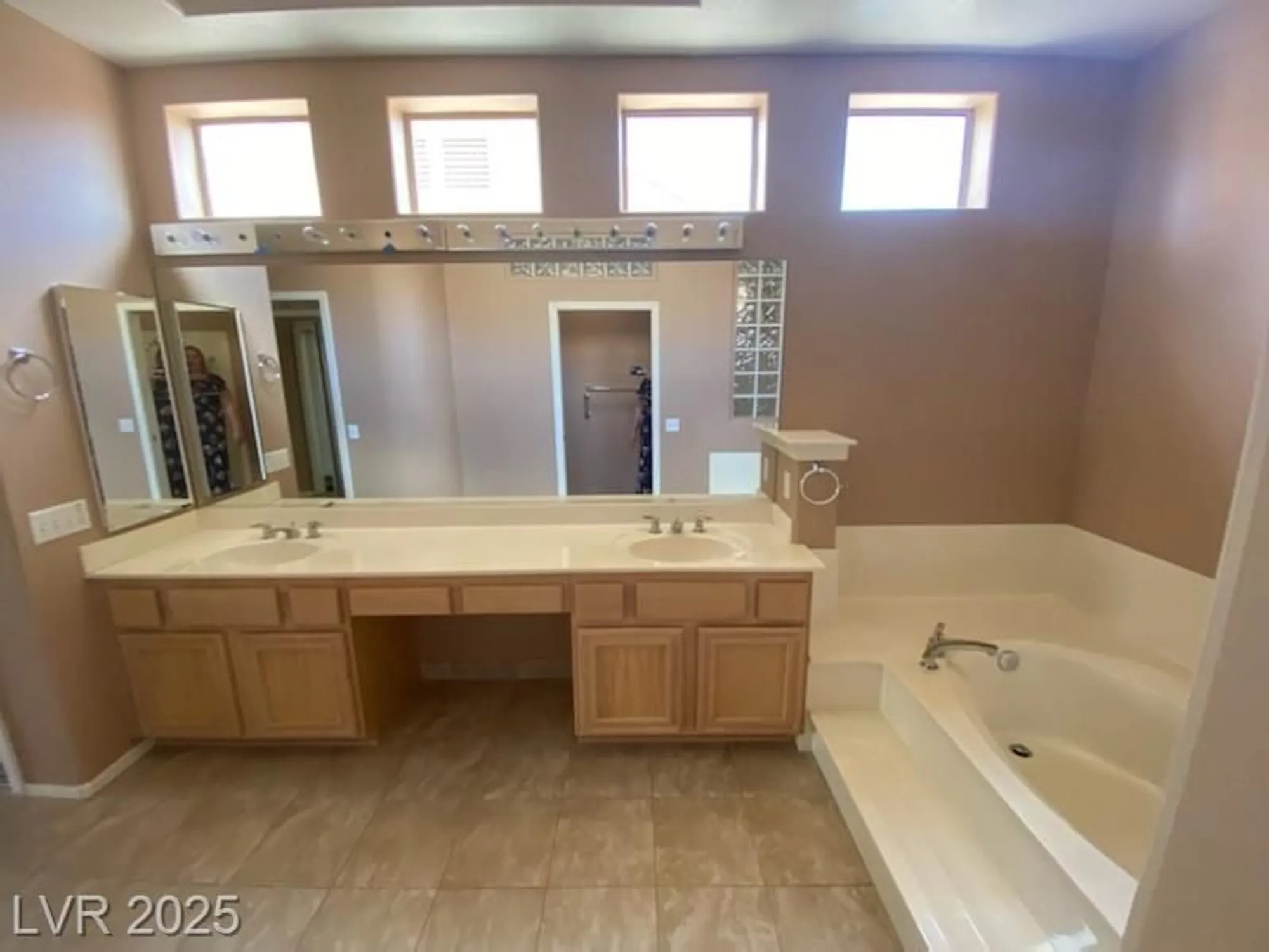 Property Slideshow image 18 of 28 | 2913 billy casper dr, Las Vegas, NV, 89134