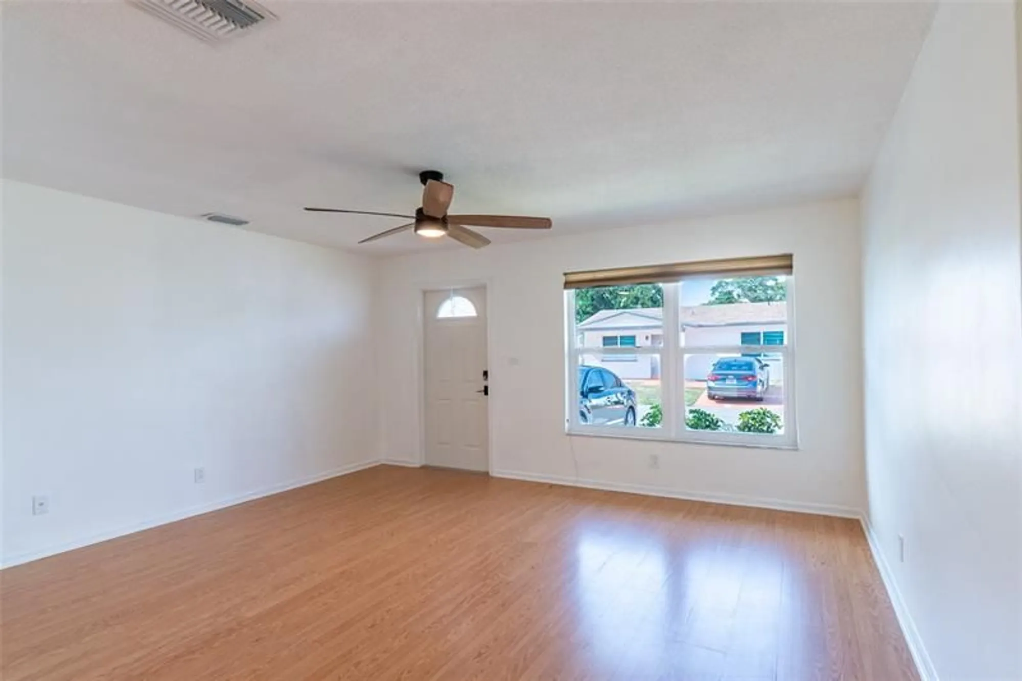 Property Slideshow image 4 of 26 | 4714 nw 44th st, Tamarac, FL, 33319