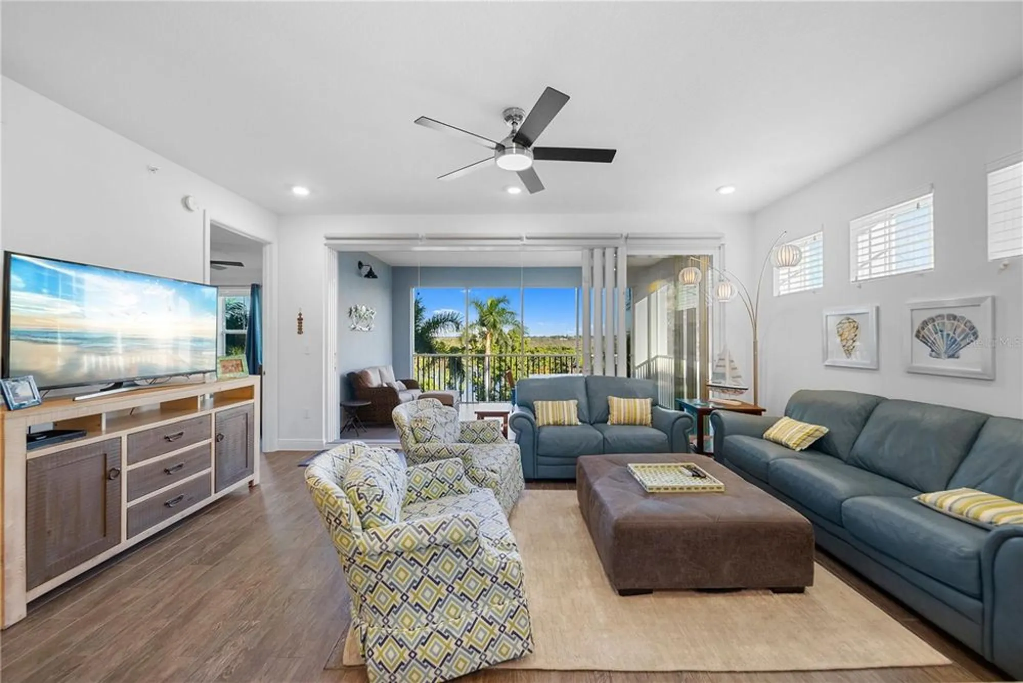 Property Slideshow image 17 of 72 | 391 aruba cir 303, Bradenton, FL, 34209