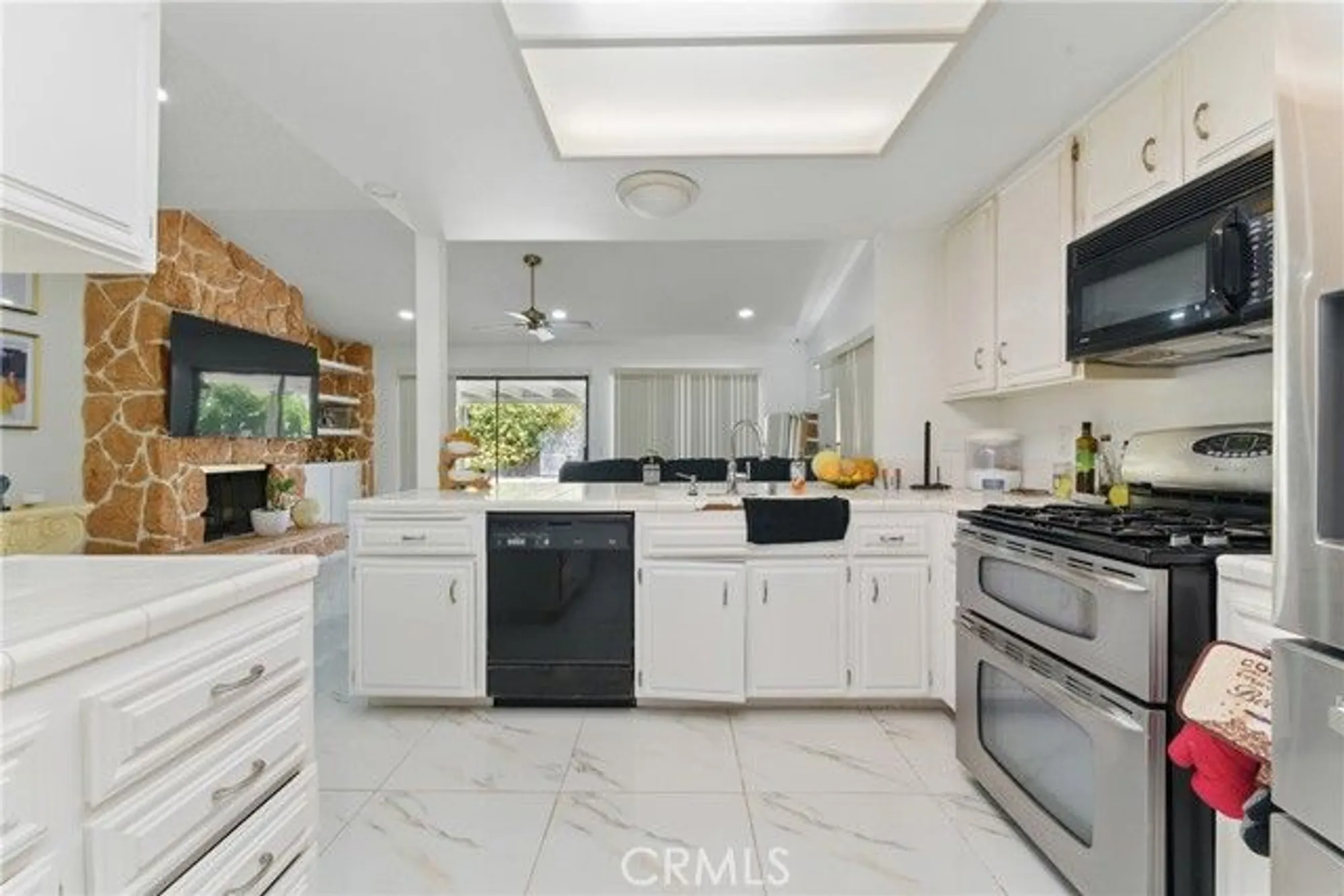 Property Slideshow image 22 of 36 | 2250 redwood dr, Hemet, CA, 92545