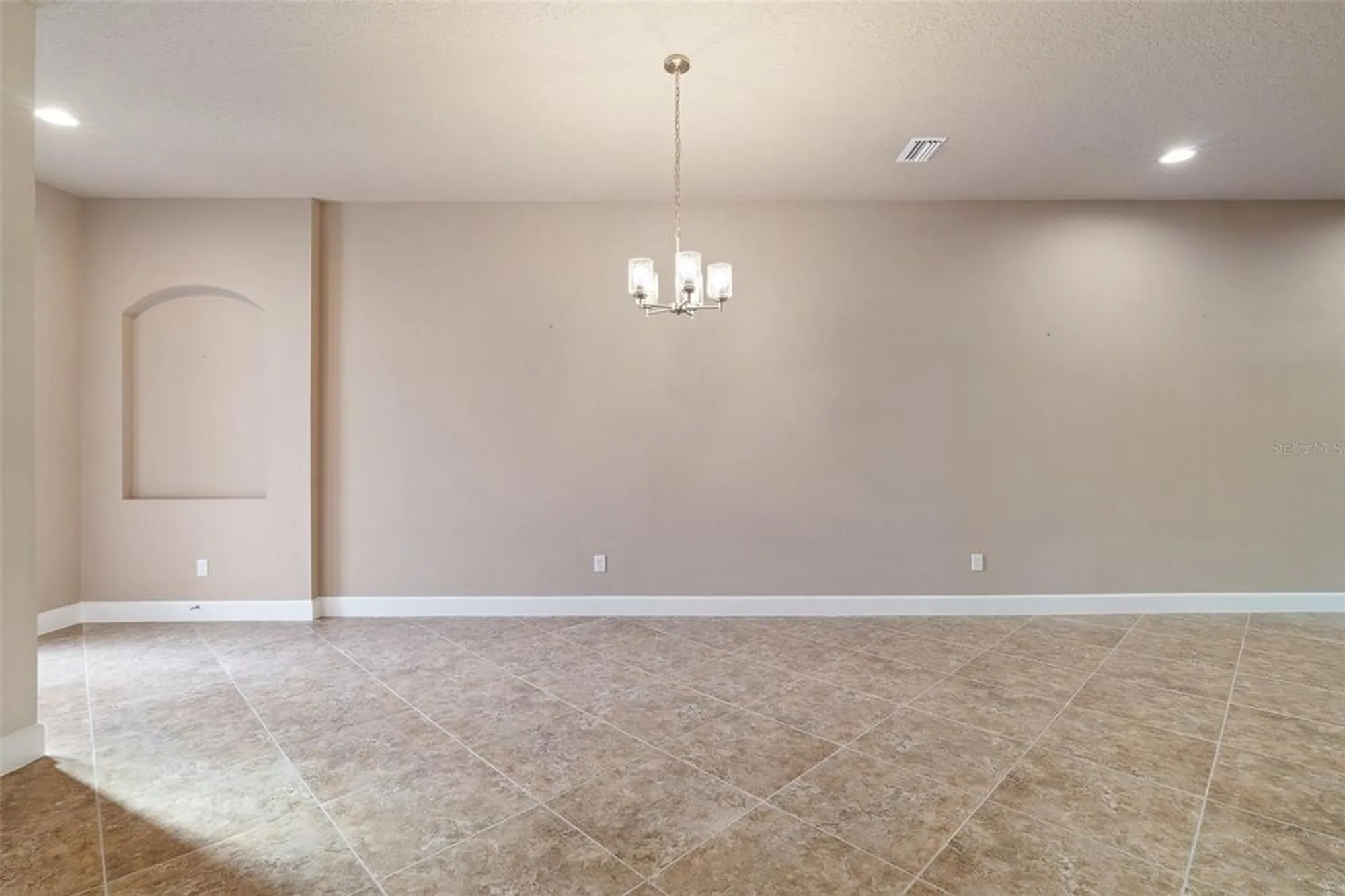 Property Slideshow image 8 of 62 | 829 pinewood dr, Ormond Beach, FL, 32174