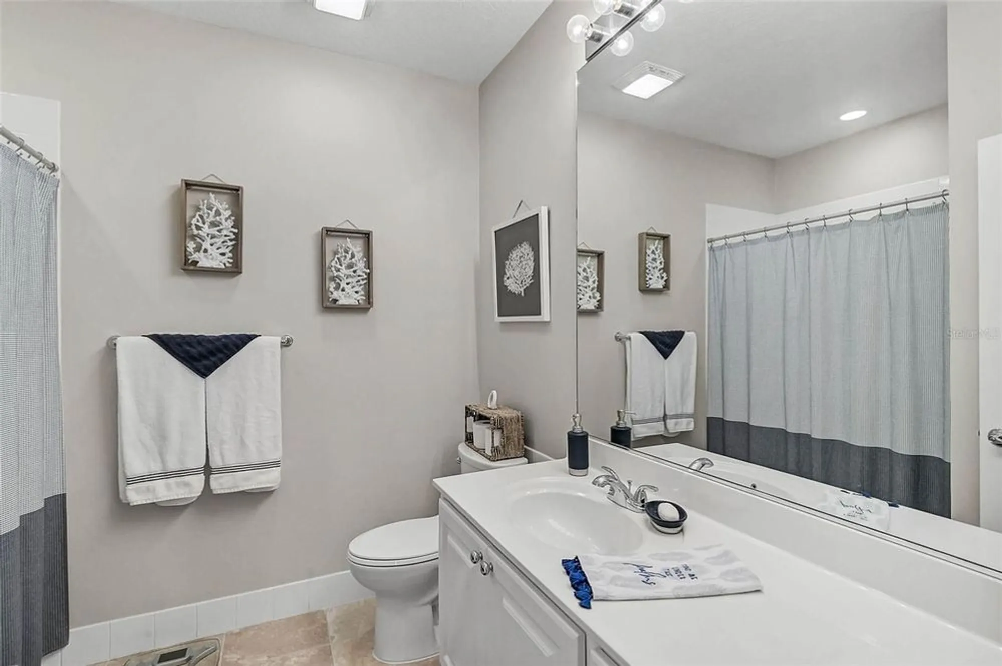 Property Slideshow image 18 of 51 | 1737 burgos dr, Sarasota, FL, 34238