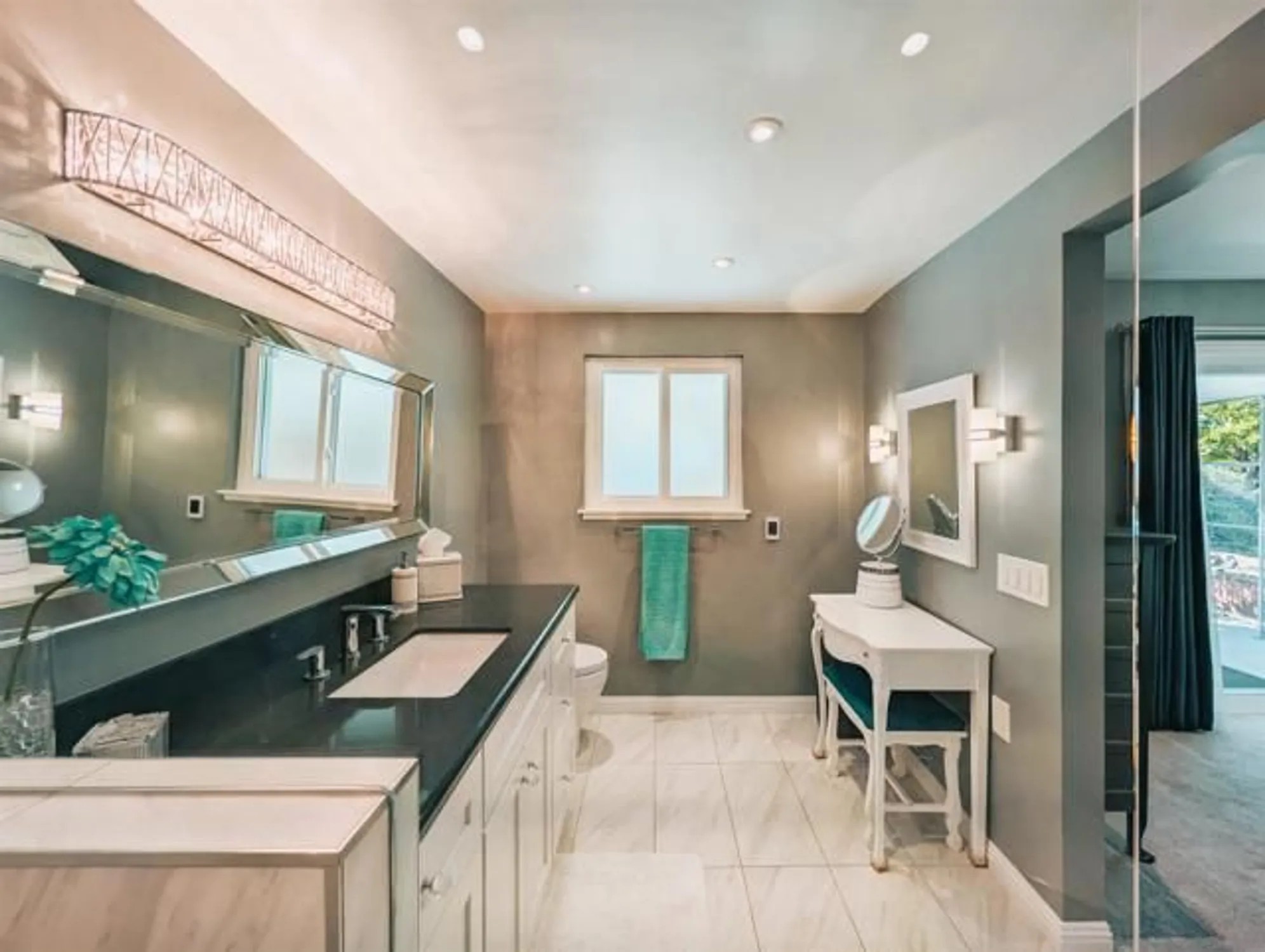 Property Slideshow image 32 of 57 | 16482 roca dr, San Diego, CA, 92128