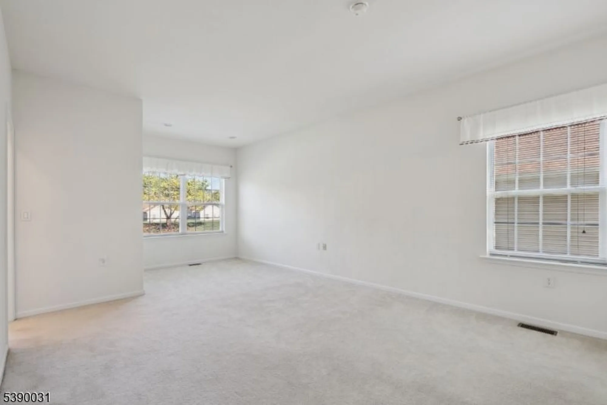 Property Slideshow image 13 of 42 | 29 medici dr, Somerset, NJ, 08873