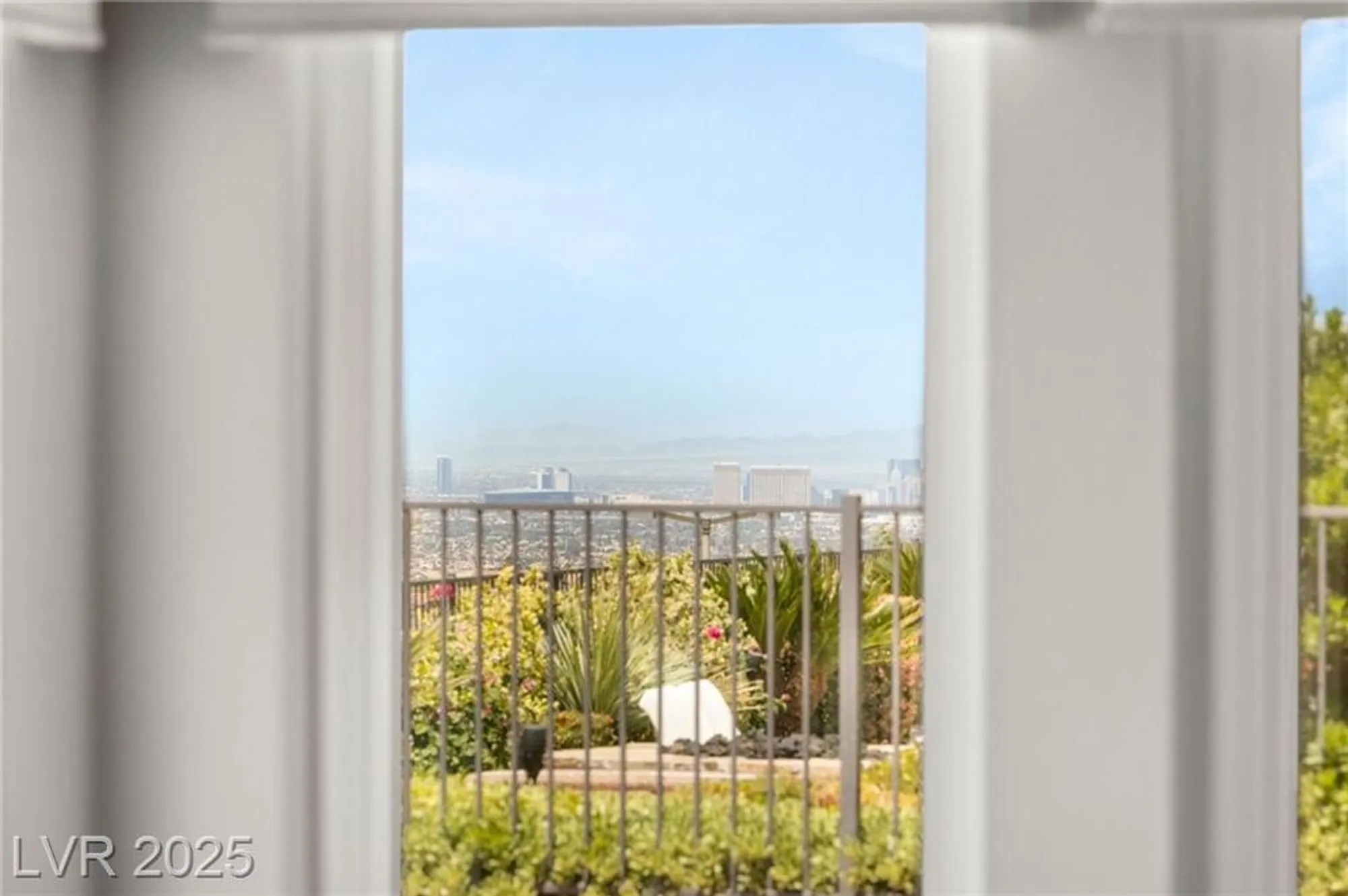 Property Slideshow image 15 of 28 | 2069 colvin run dr, Henderson, NV, 89052