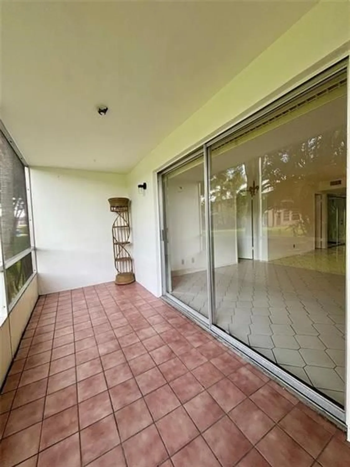 Property Slideshow image 18 of 32 | 7600 nw 5th pl apt 102, Margate, FL, 33063