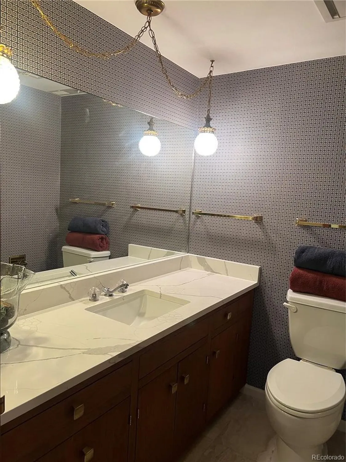 Property Slideshow image 20 of 25 | 2808 s heather gardens way b, Aurora, CO, 80014