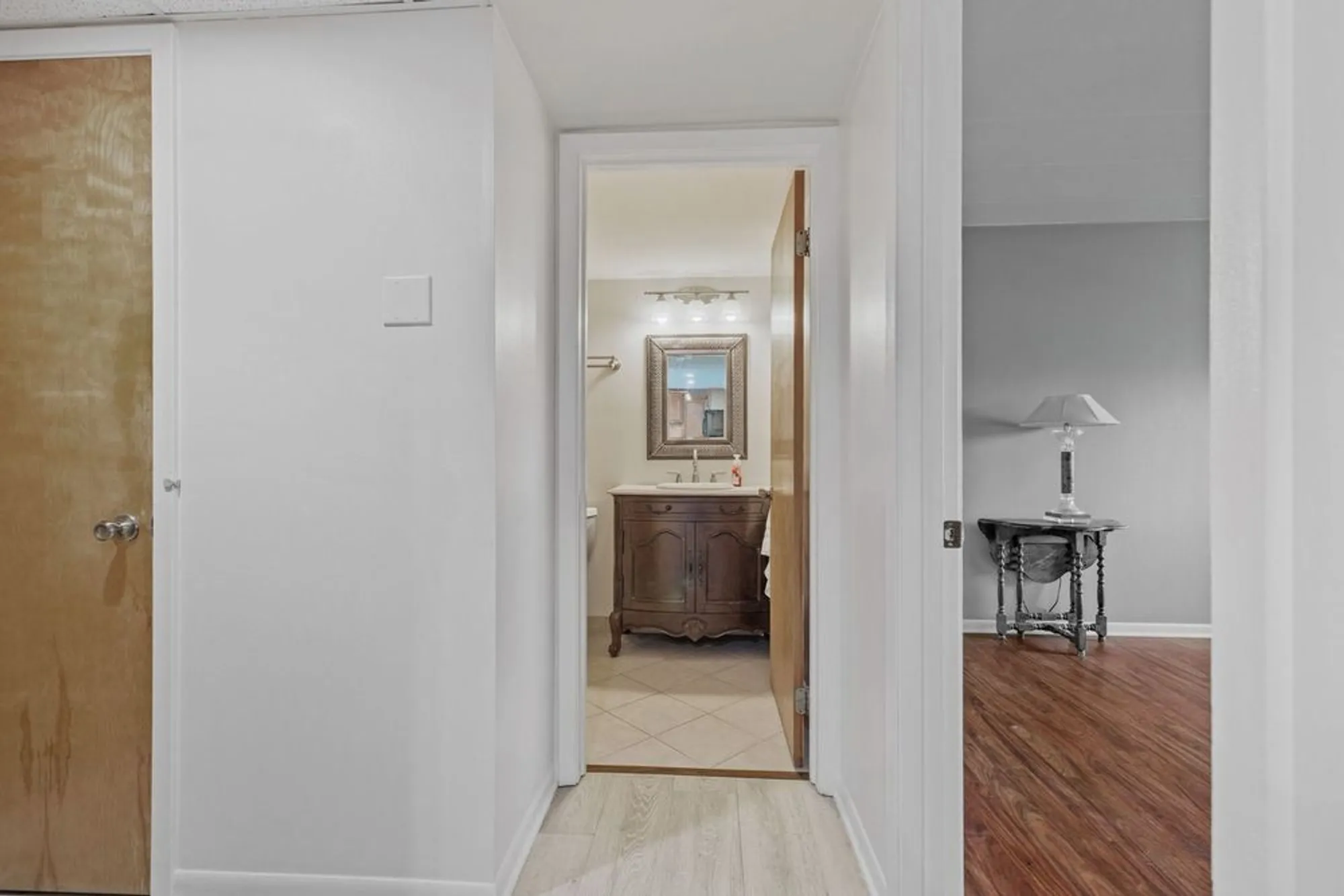 Property Slideshow image 11 of 25 | 5540 walnut ave apt 6b, Downers Grove, IL, 60515