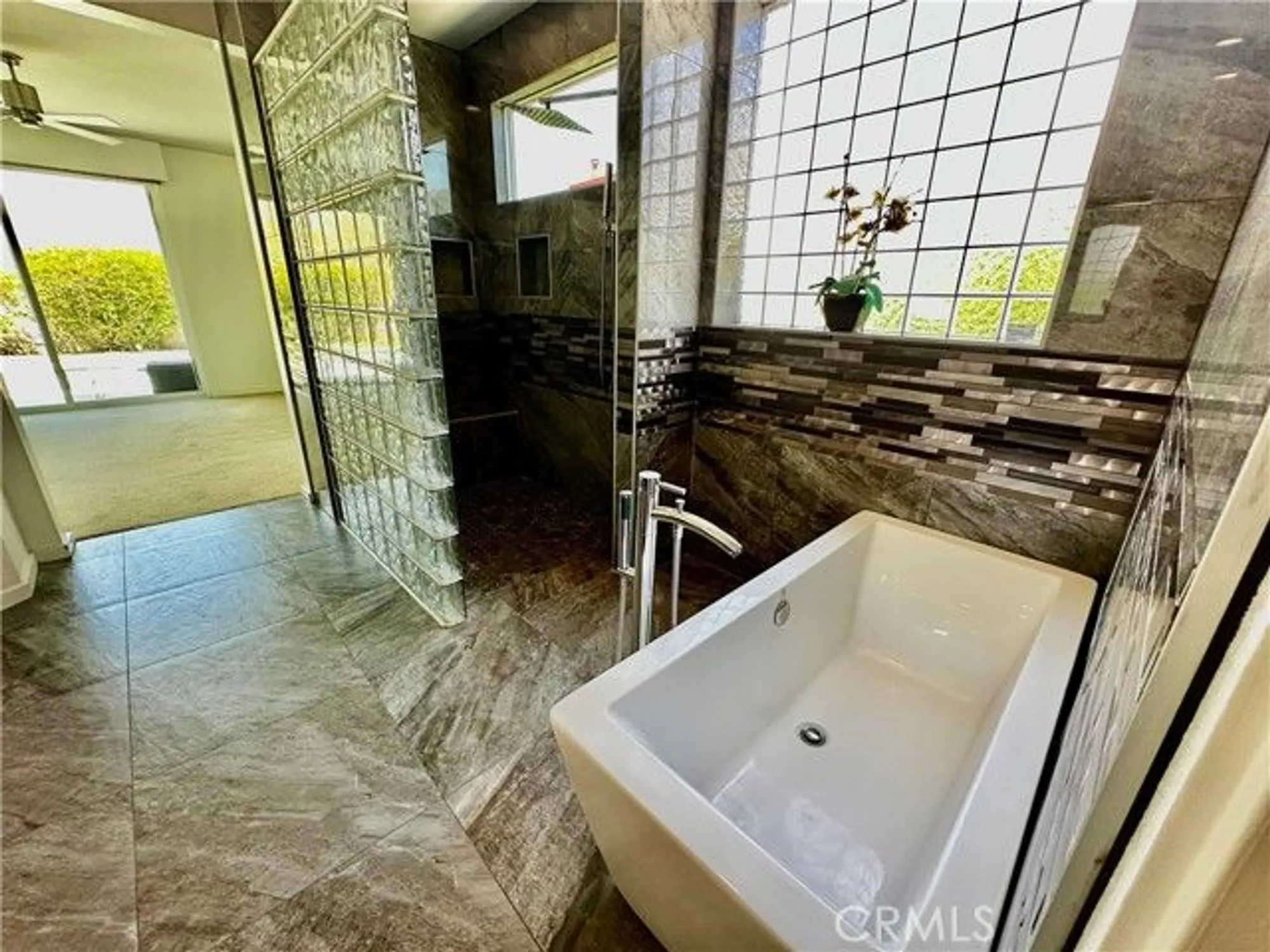 Property Slideshow image 11 of 16 | 561 skylar ln, Palm Springs, CA, 92262