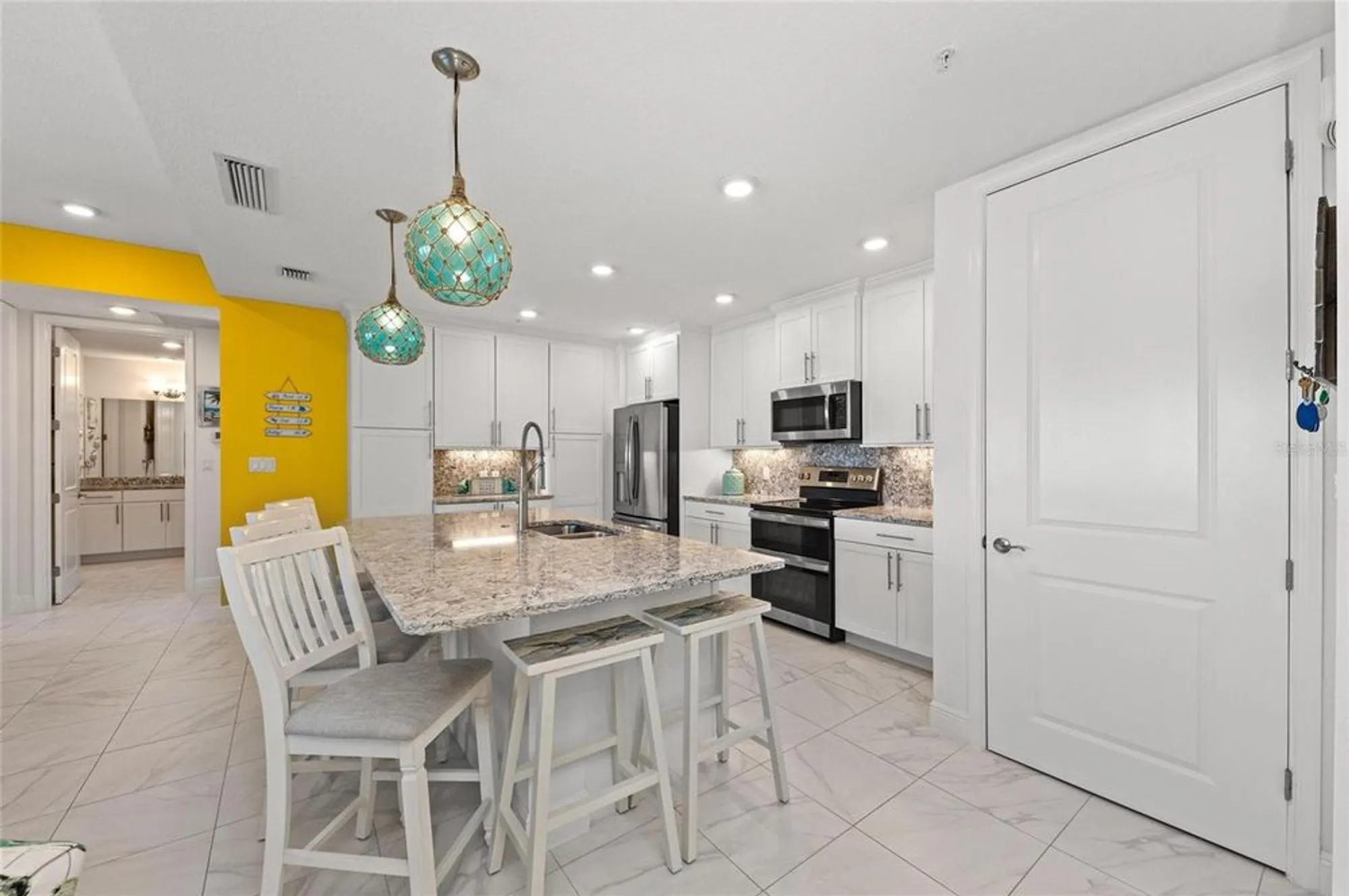 Property Slideshow image 23 of 100 | 387 aruba cir 301, Bradenton, FL, 34209