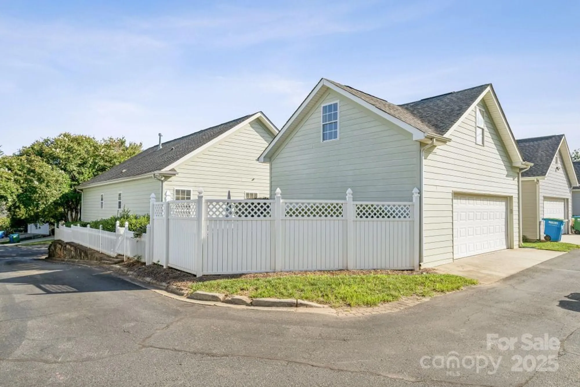 Property Slideshow image 22 of 29 | 10011 bishops gate blvd, Pineville, NC, 28134