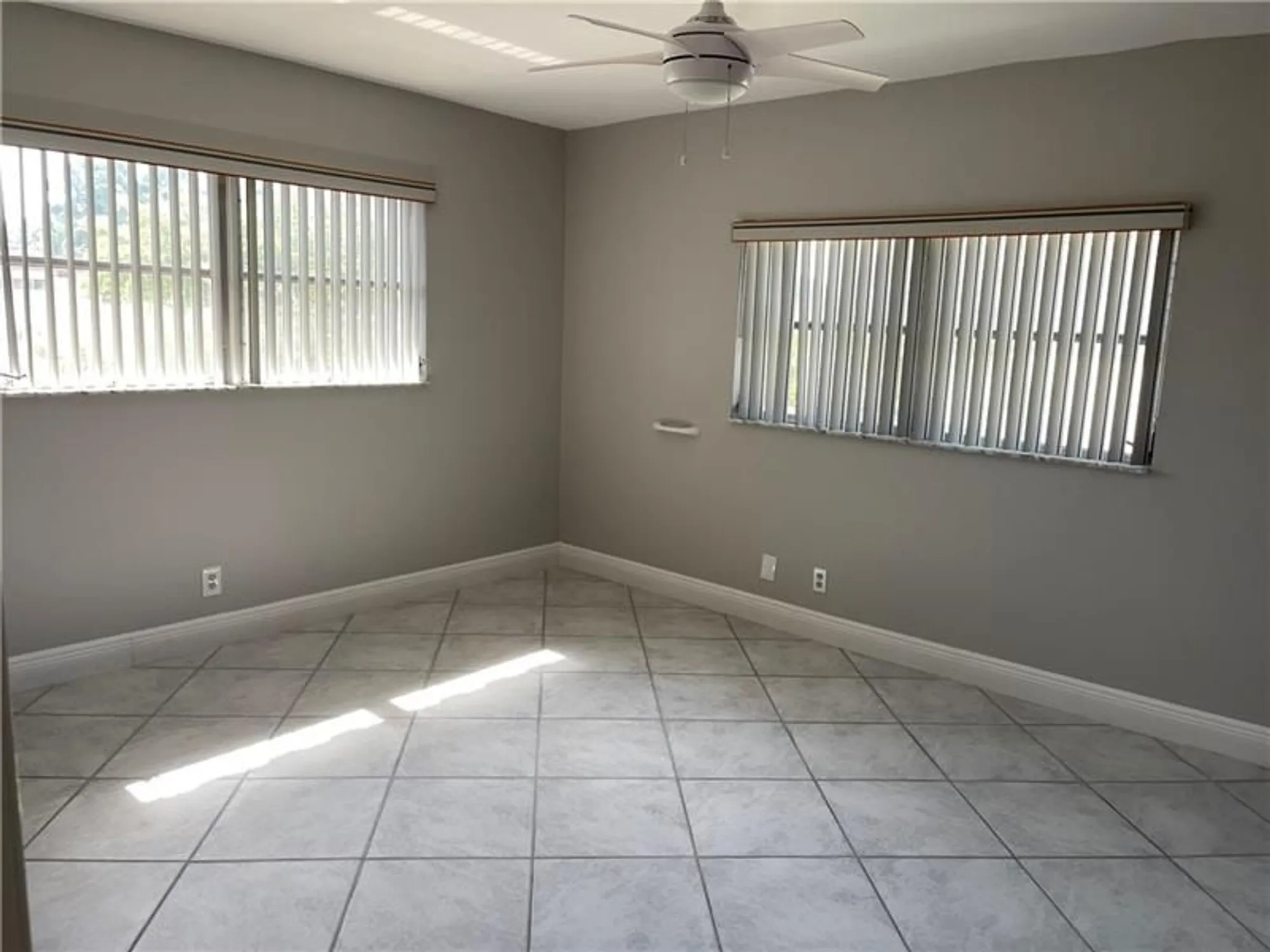 Property Slideshow image 7 of 10 | 9410 n hollybrook lake dr 310, Pembroke Pines, FL, 33025