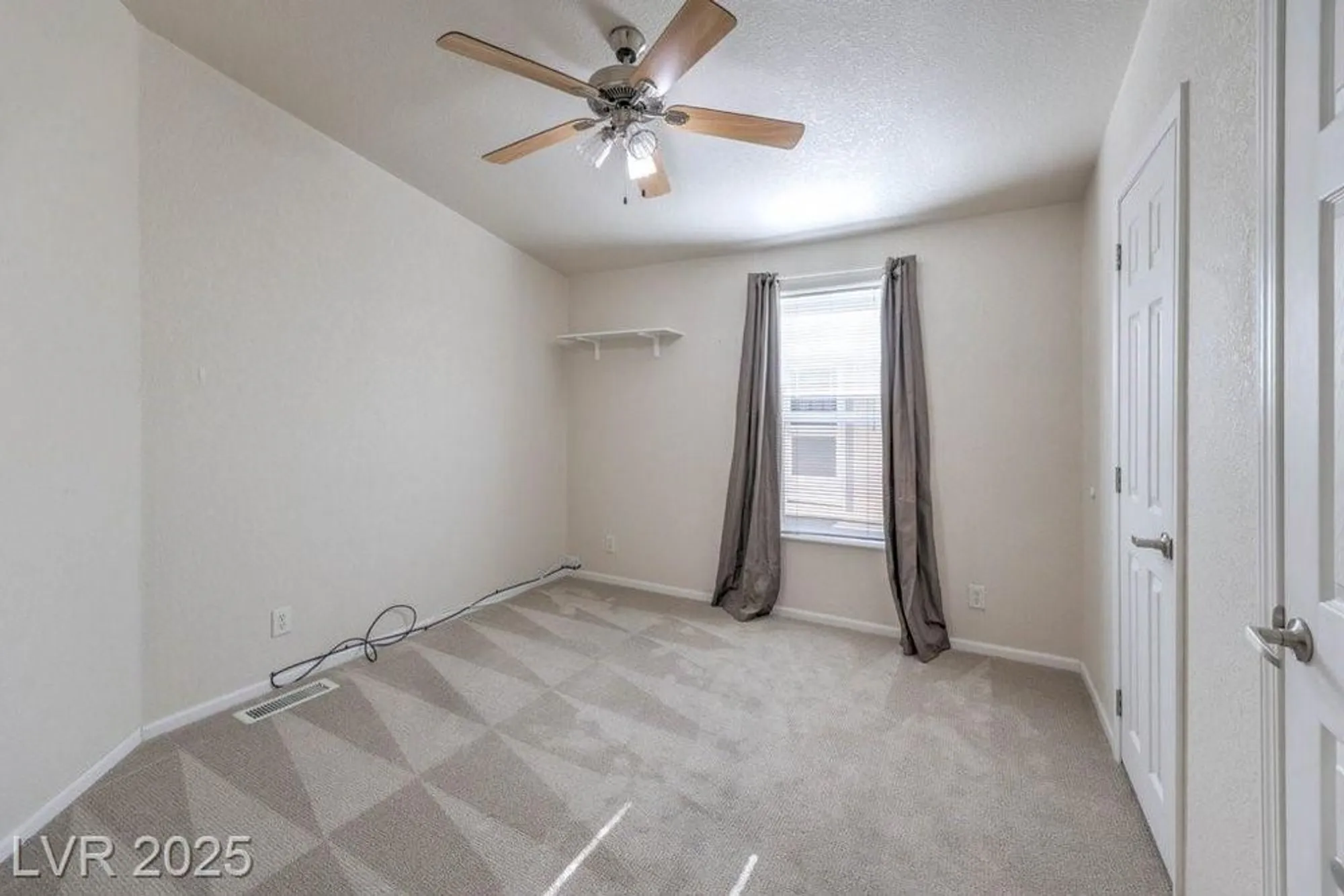 Property Slideshow image 38 of 44 | 581 montecito dr, Pahrump, NV, 89048