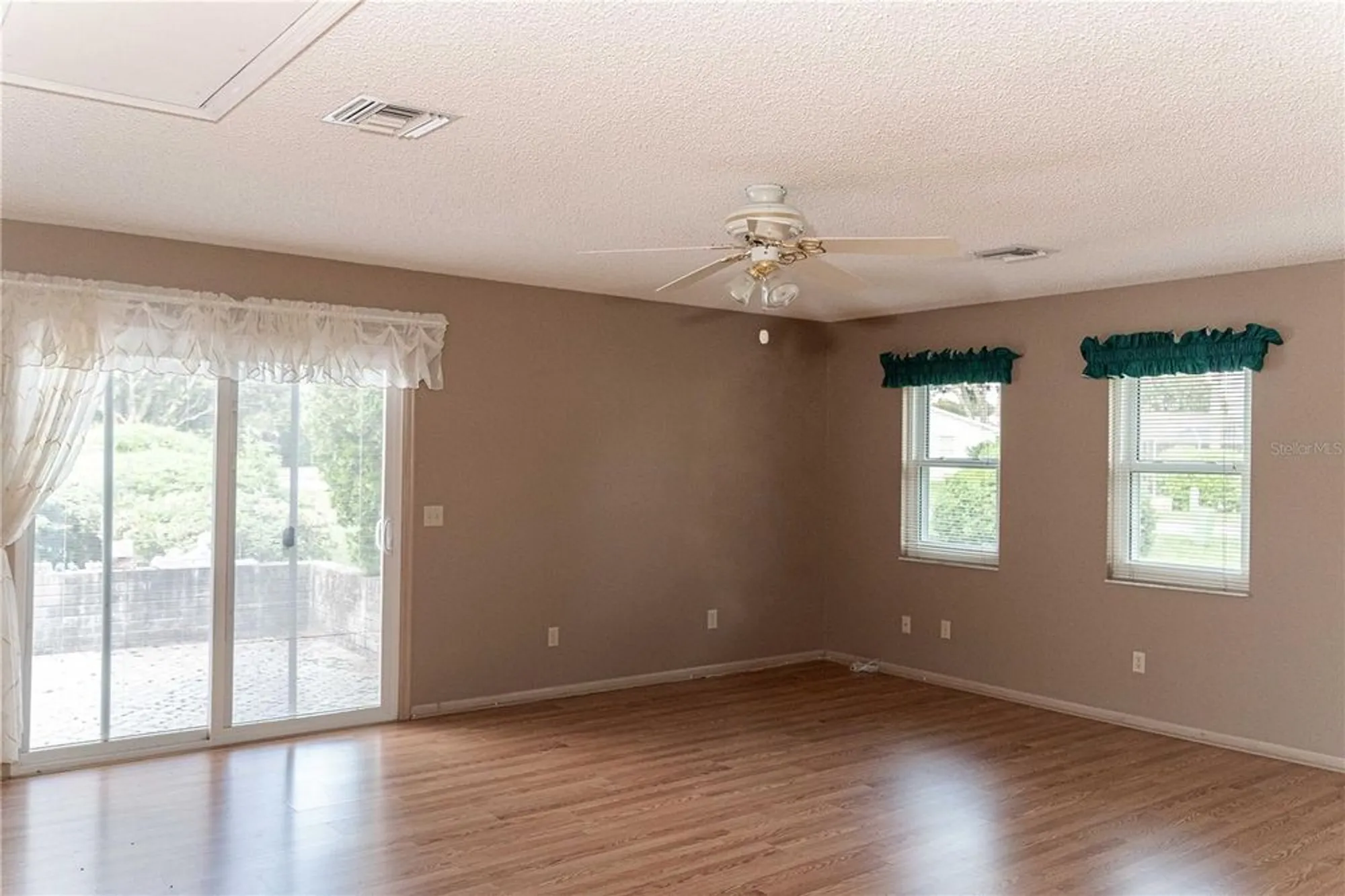 Property Slideshow image 32 of 58 | 1204 maria ct, Lady Lake, FL, 32159