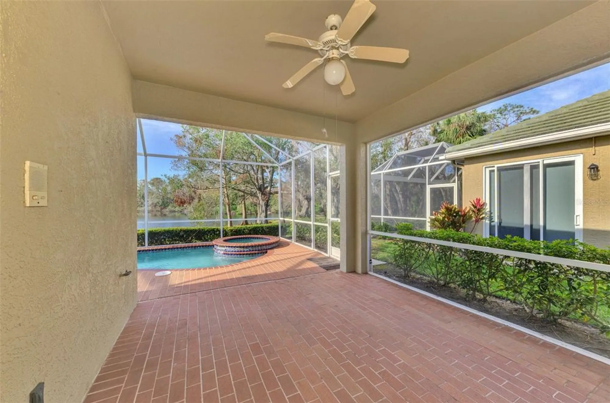 Property Slideshow image 36 of 53 | 4914 lakescene pl, Sarasota, FL, 34243