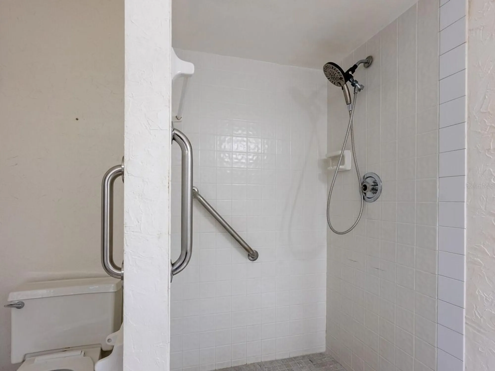 Property Slideshow image 23 of 53 | 5450 golf pointe dr, Sarasota, FL, 34243