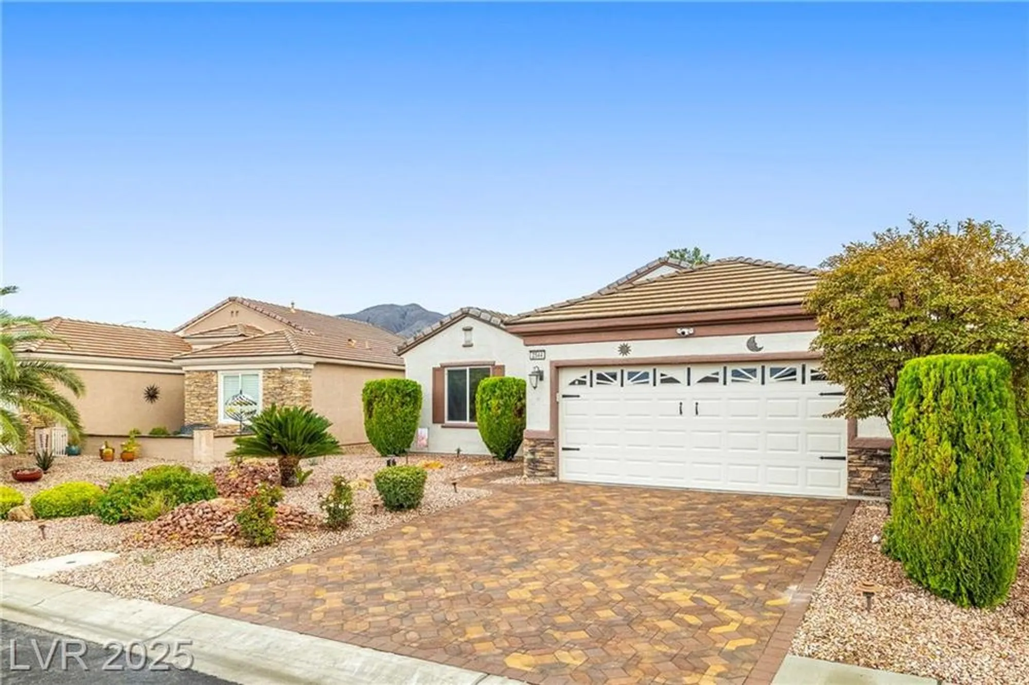 Property Slideshow image 3 of 44 | 2544 solera sky dr, Henderson, NV, 89044