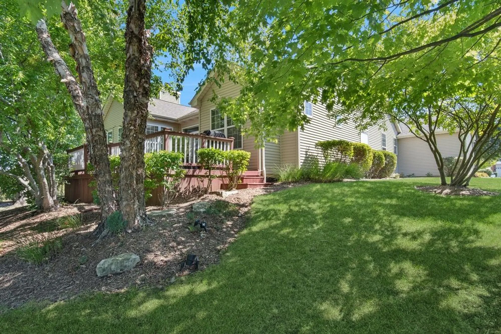 Property Slideshow image 30 of 40 | 1504 mansfield dr, Aurora, IL, 60502