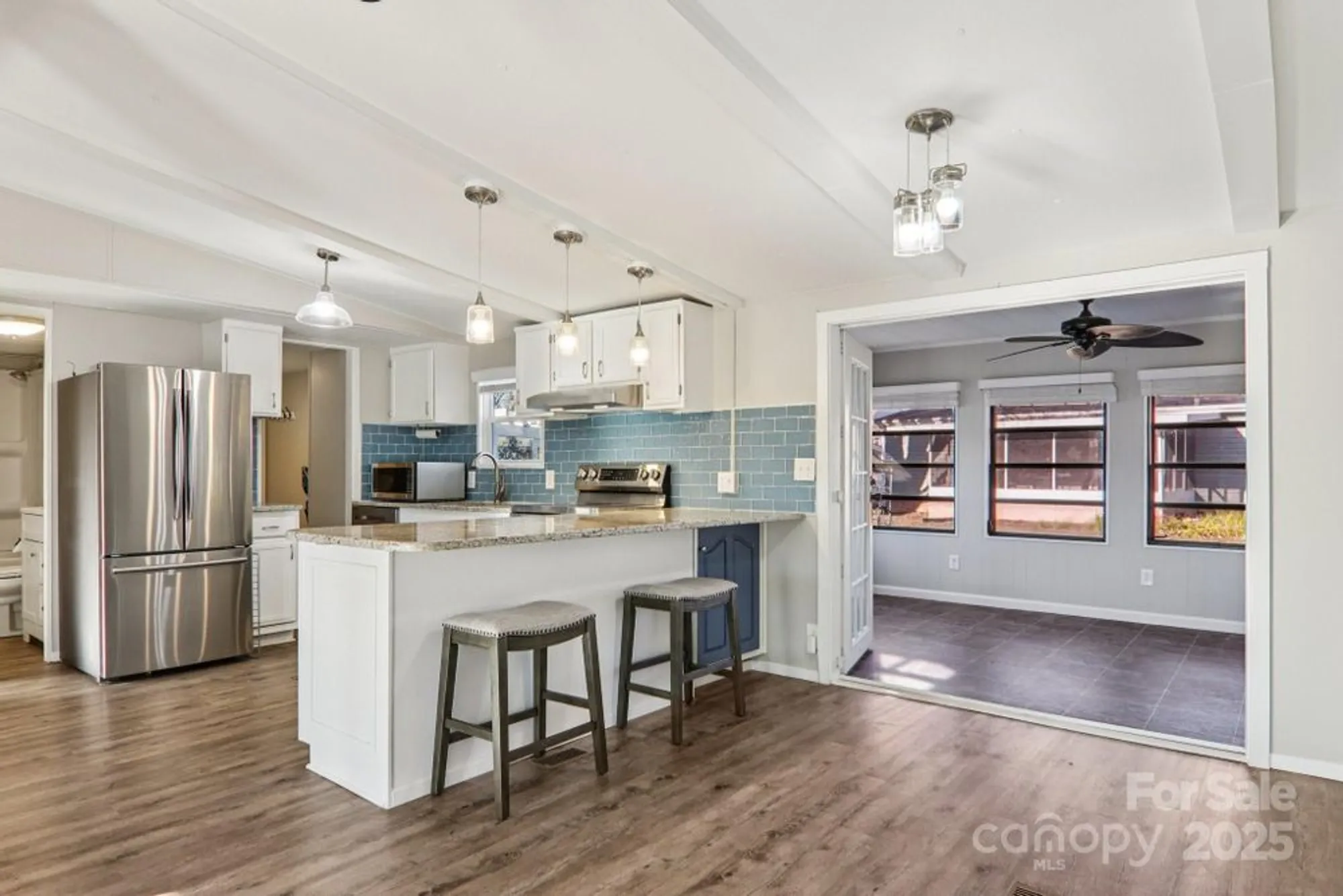 Property Slideshow image 11 of 48 | 302 meadowbrook ct, Hendersonville, NC, 28792