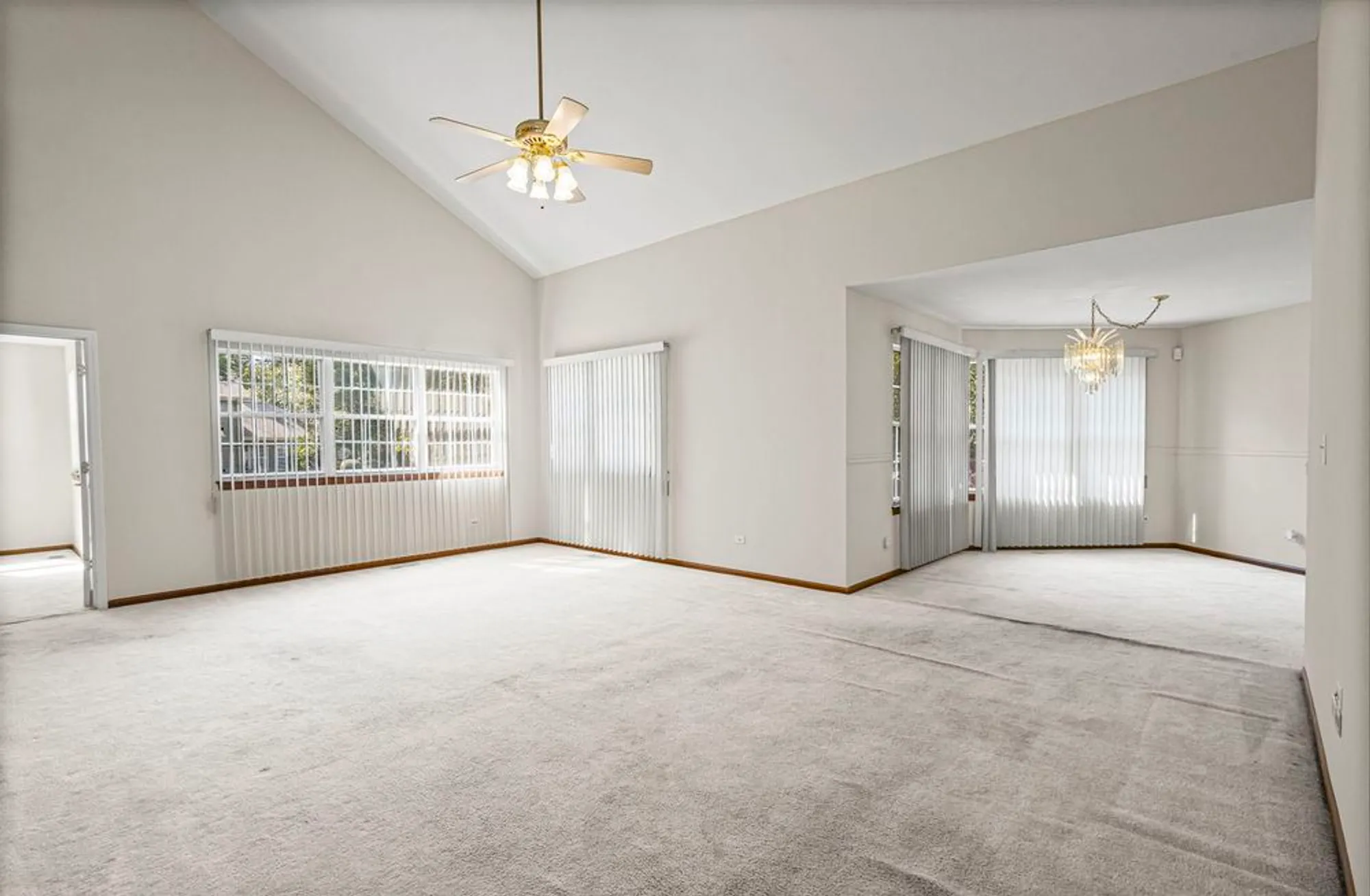 Property Slideshow image 4 of 29 | 21220 silktree cir, Plainfield, IL, 60544