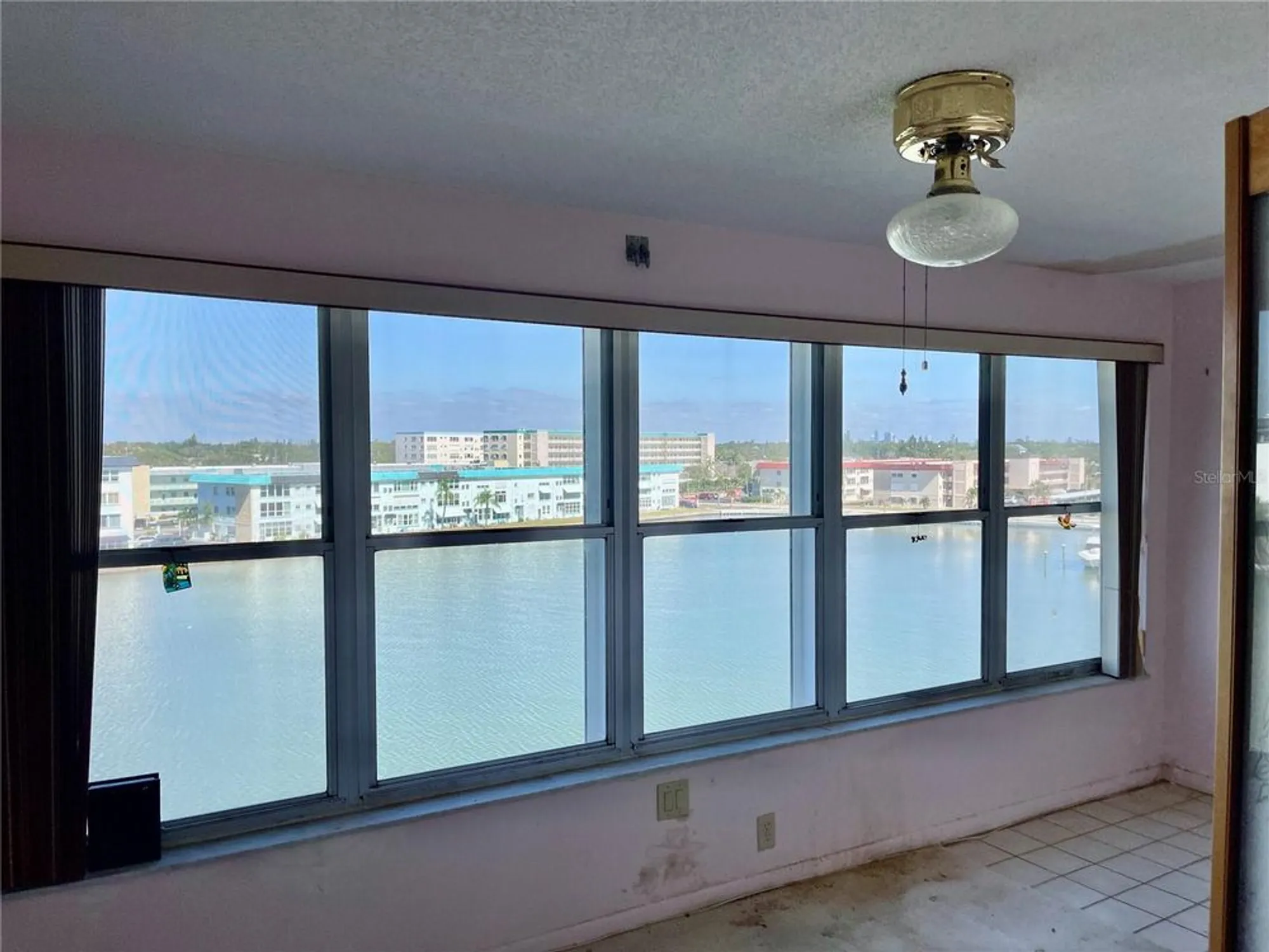Property Slideshow image 6 of 18 | 6025 shore blvd 509, Gulfport, FL, 33707