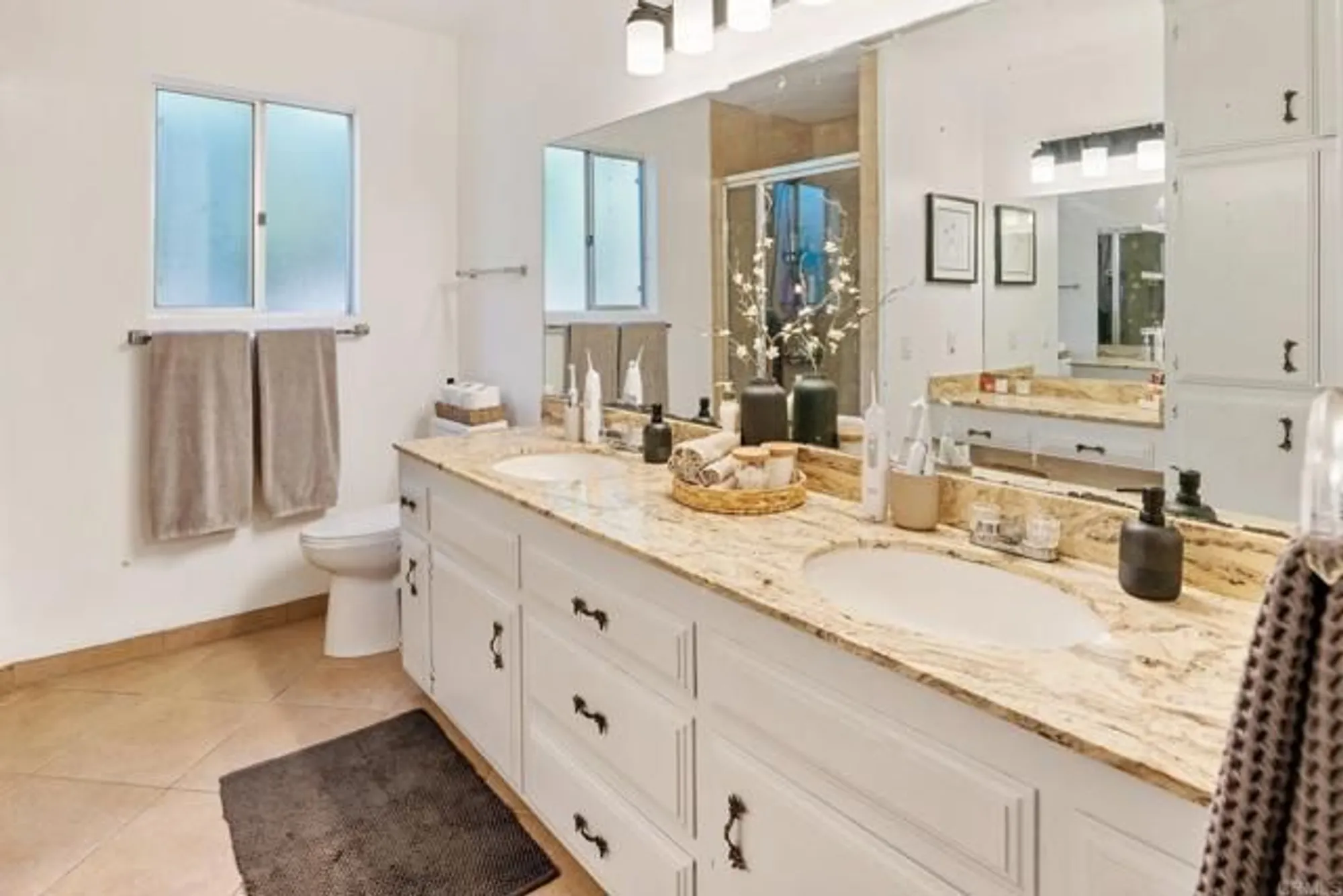 Property Slideshow image 26 of 53 | 10512 moon view way, Escondido, CA, 92026