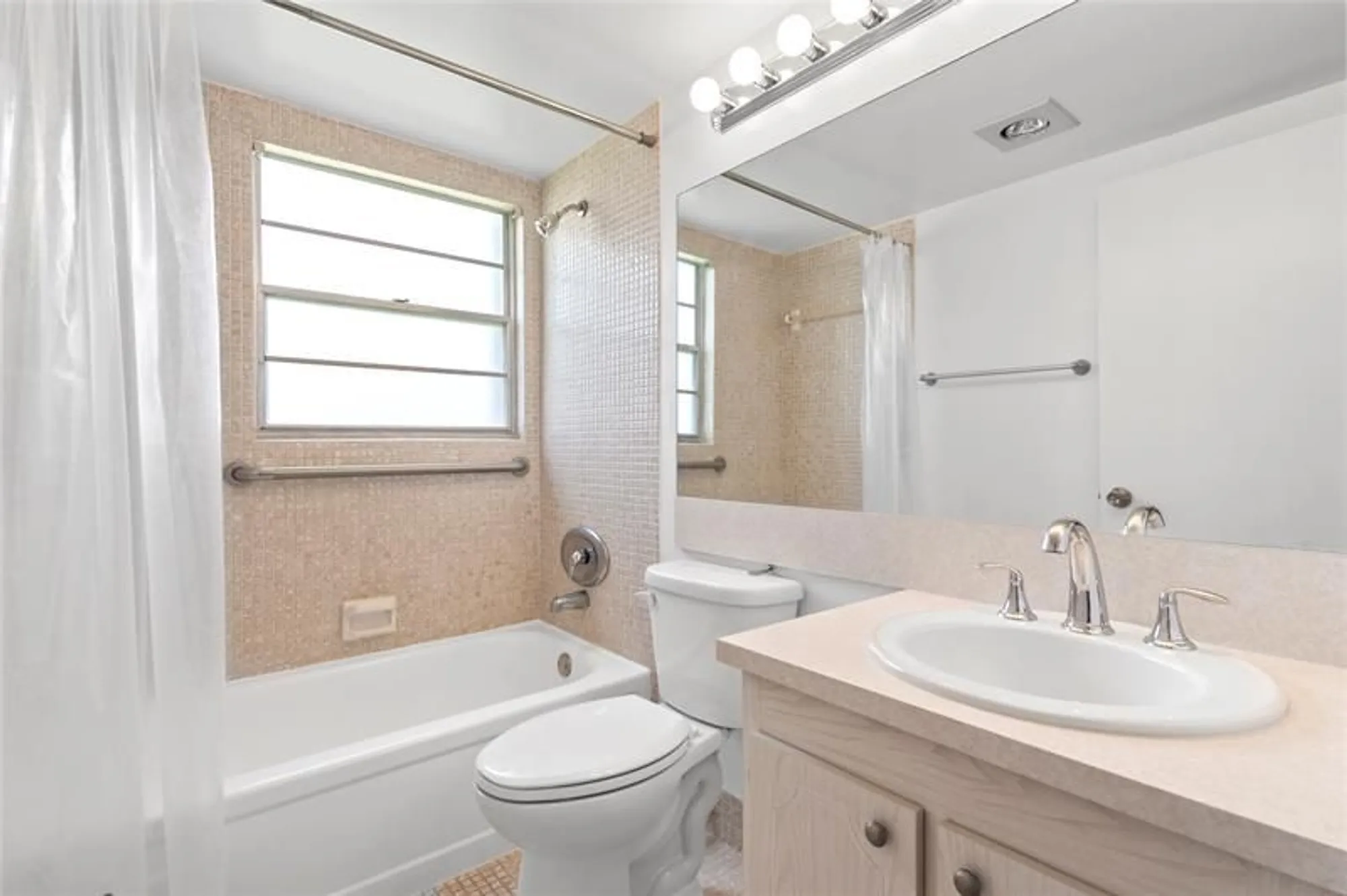 Property Slideshow image 22 of 26 | 410 fanshaw j # 410, Boca Raton, FL, 33434