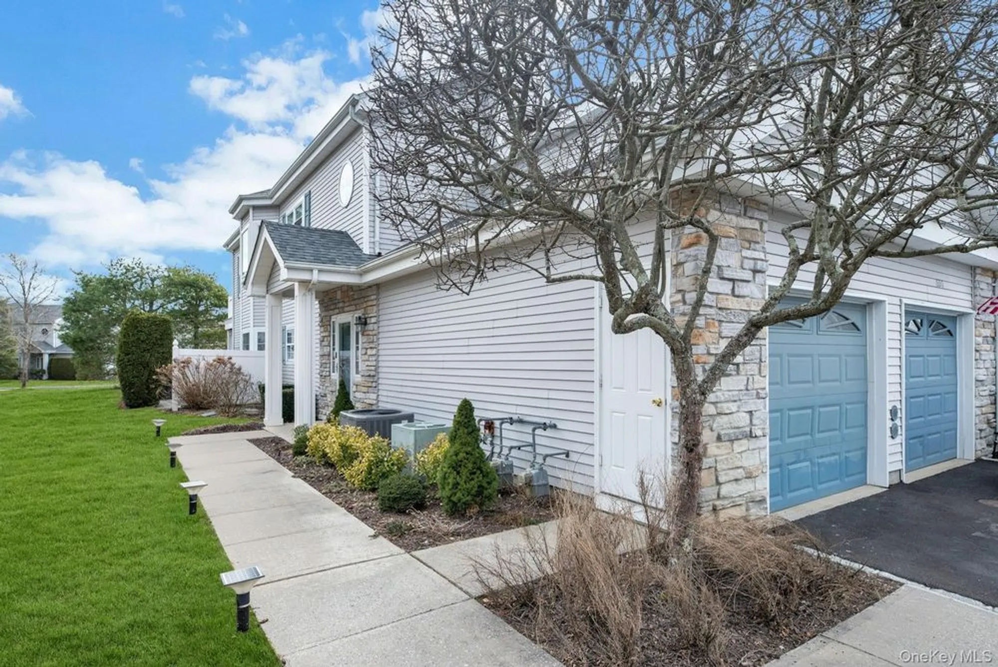 Property Slideshow image 3 of 32 | 521 highland ct # 521, Moriches, NY, 11955