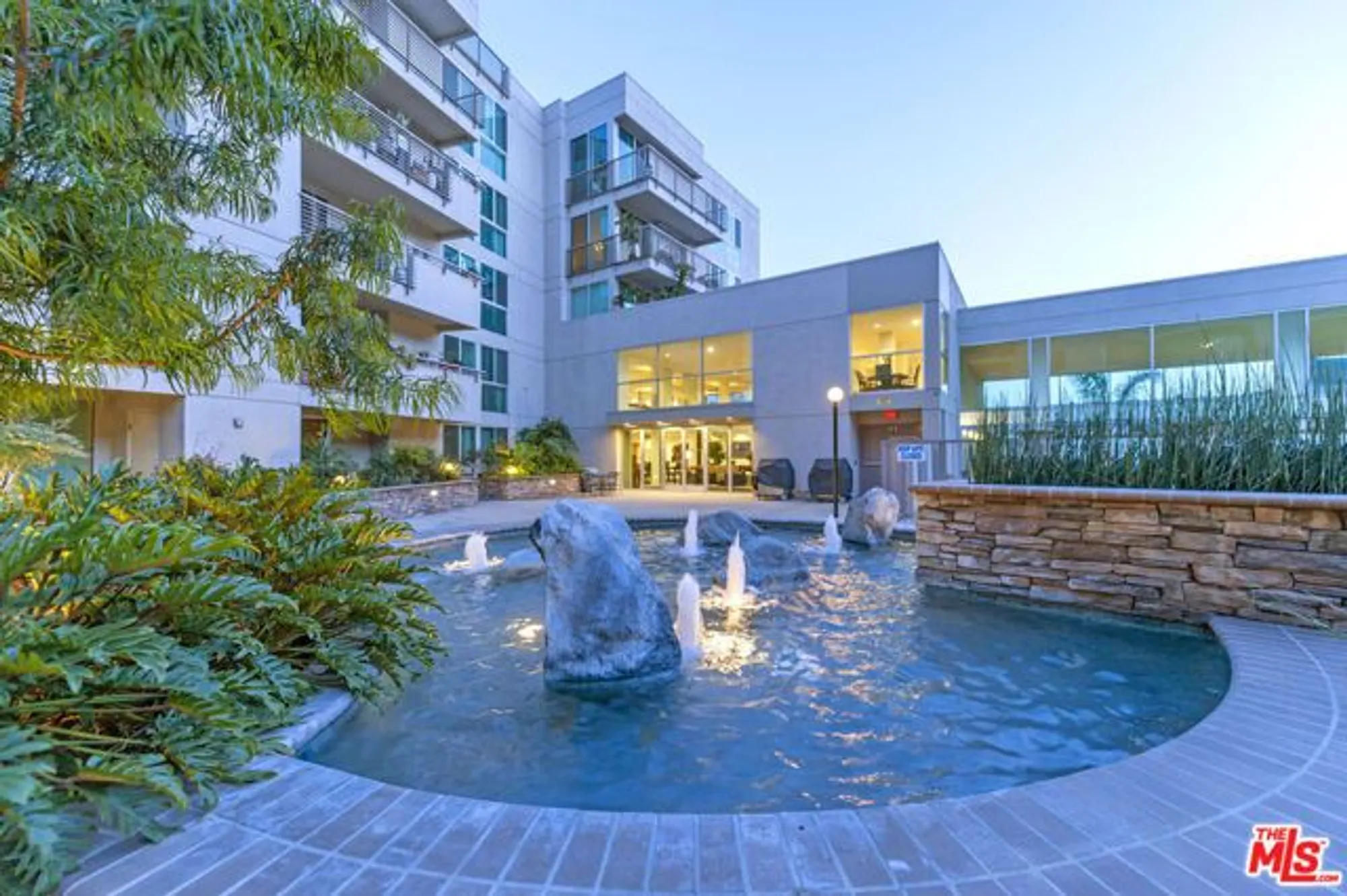 Property Slideshow image 30 of 41 | 267 s san pedro st unit 211, Los Angeles, CA, 90012