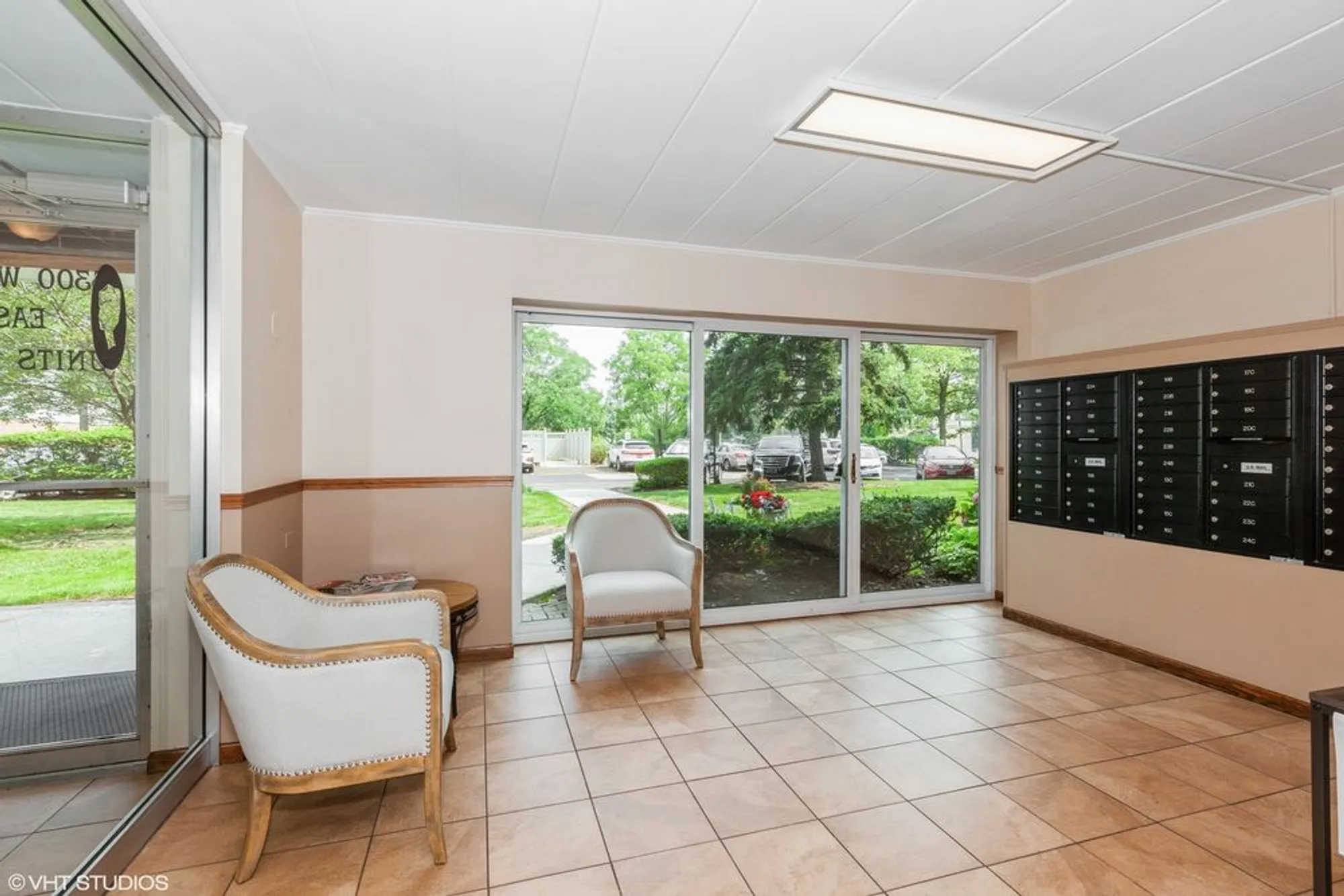 Property Slideshow image 12 of 20 | 5300 walnut ave apt 11b, Downers Grove, IL, 60515