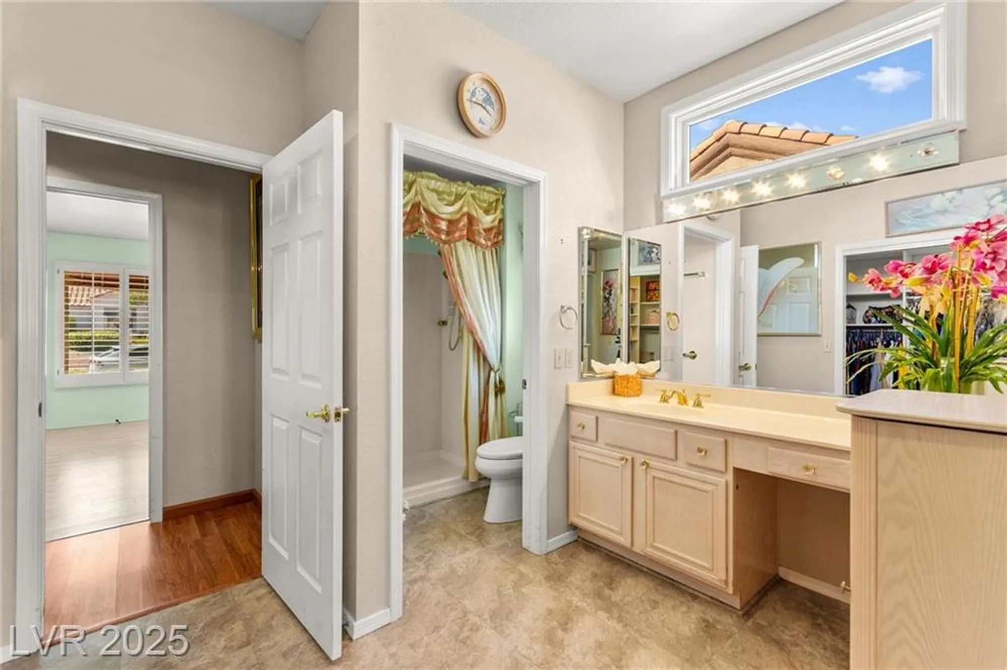 Property Slideshow image 16 of 26 | 2712 lotus hill dr, Las Vegas, NV, 89134