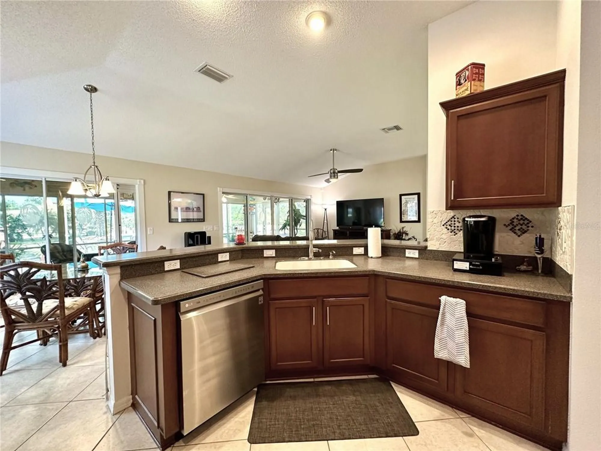 Property Slideshow image 13 of 42 | 867 castleberry cir, The Villages, FL, 32162