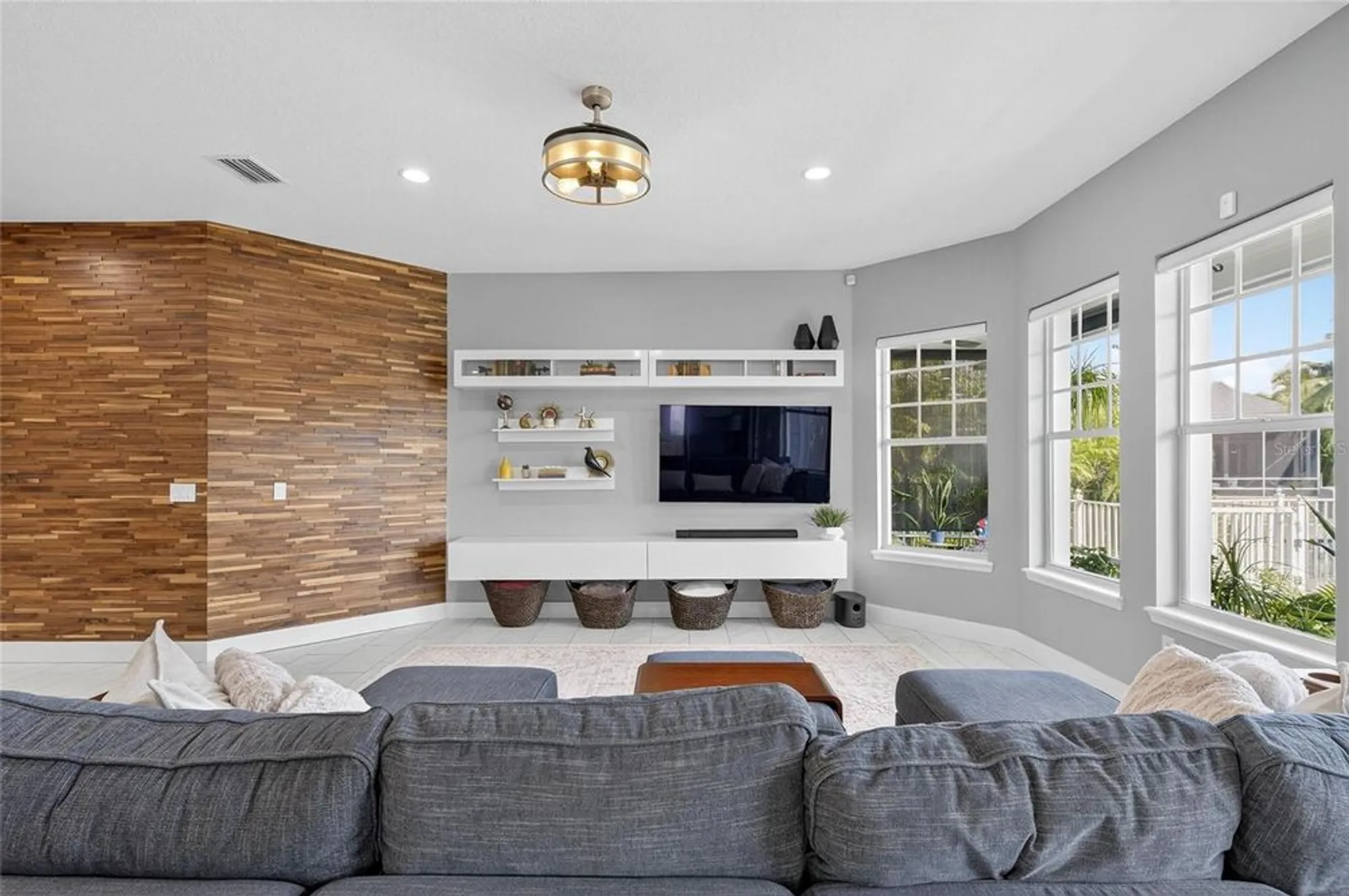 Property Slideshow image 19 of 66 | 526 islebay dr, Apollo Beach, FL, 33572