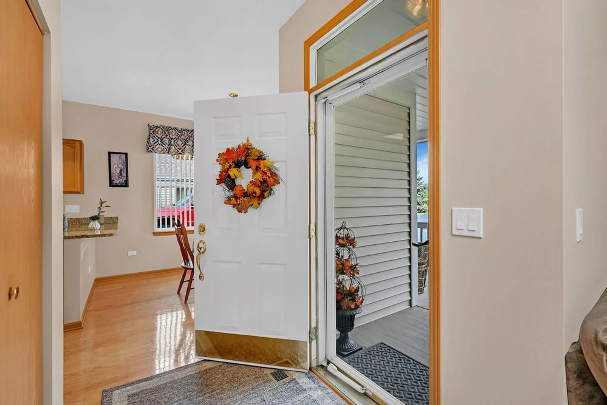 Property Slideshow image 4 of 26 | 21476 mays lake ct, Crest Hill, IL, 60403