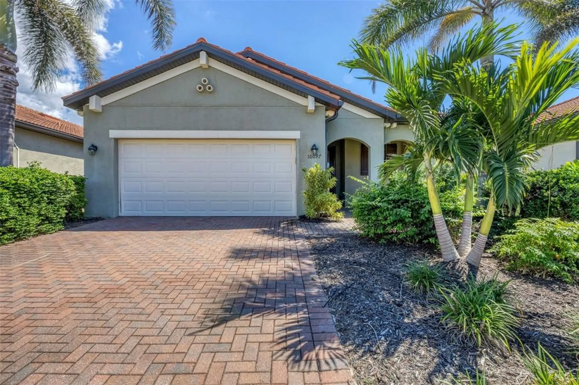 Property Slideshow image 1 of 61 | 10097 cozy grove dr, Venice, FL, 34293