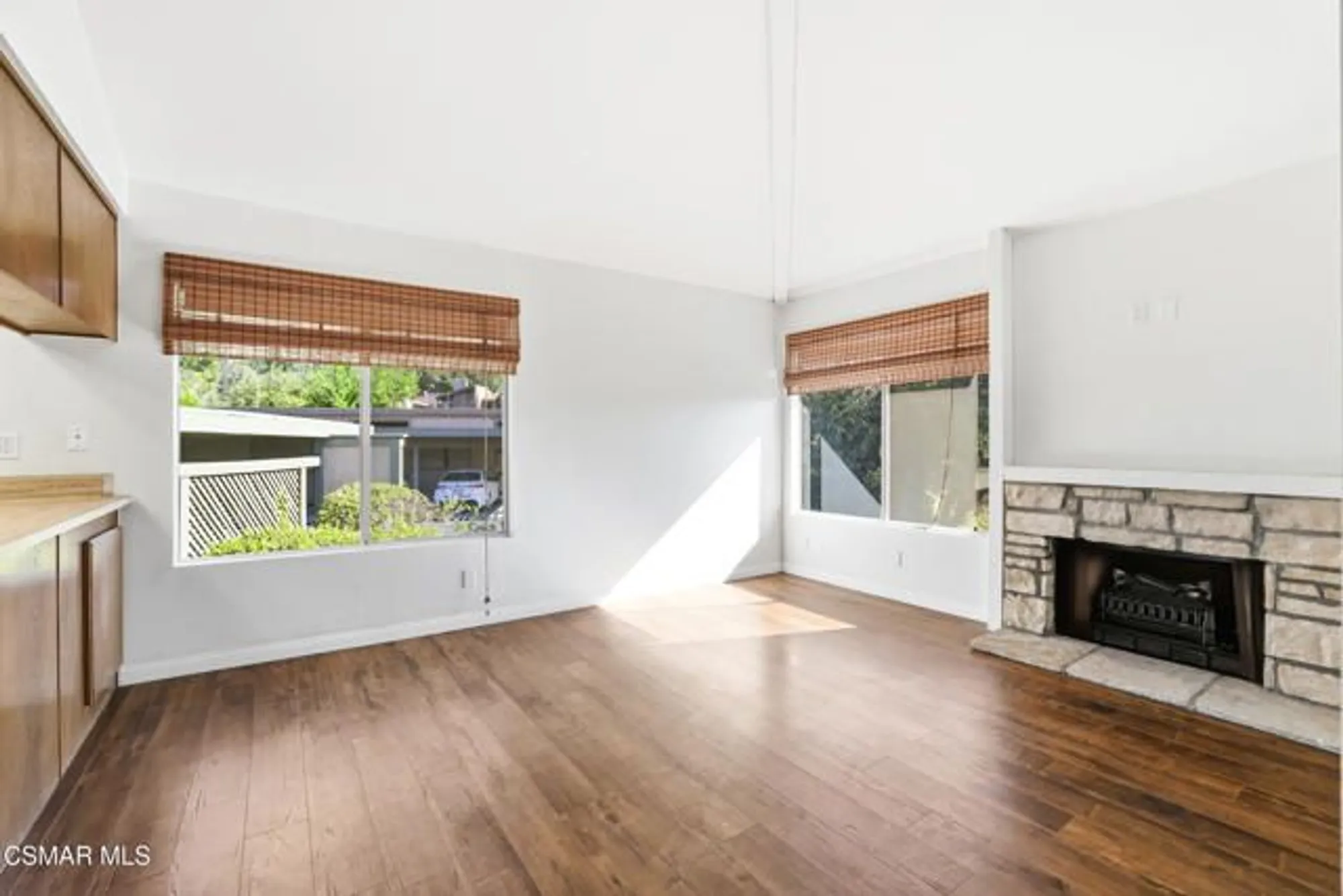 Property Slideshow image 6 of 30 | 245 oakleaf dr apt 205, Thousand Oaks, CA, 91360