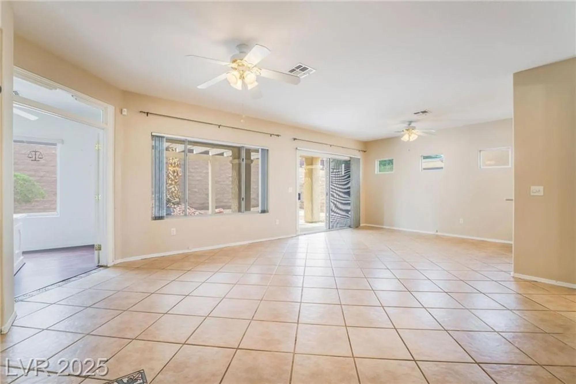 Property Slideshow image 10 of 58 | 2539 evansville ave, Henderson, NV, 89052
