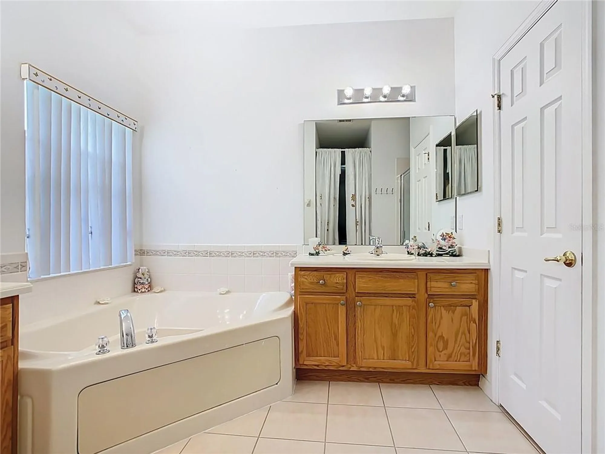 Property Slideshow image 27 of 52 | 572 sienna dr, Poinciana, FL, 34759