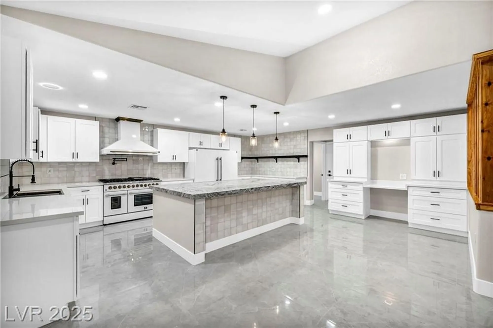 Property Slideshow image 4 of 70 | 2920 crown ridge dr, Las Vegas, NV, 89134