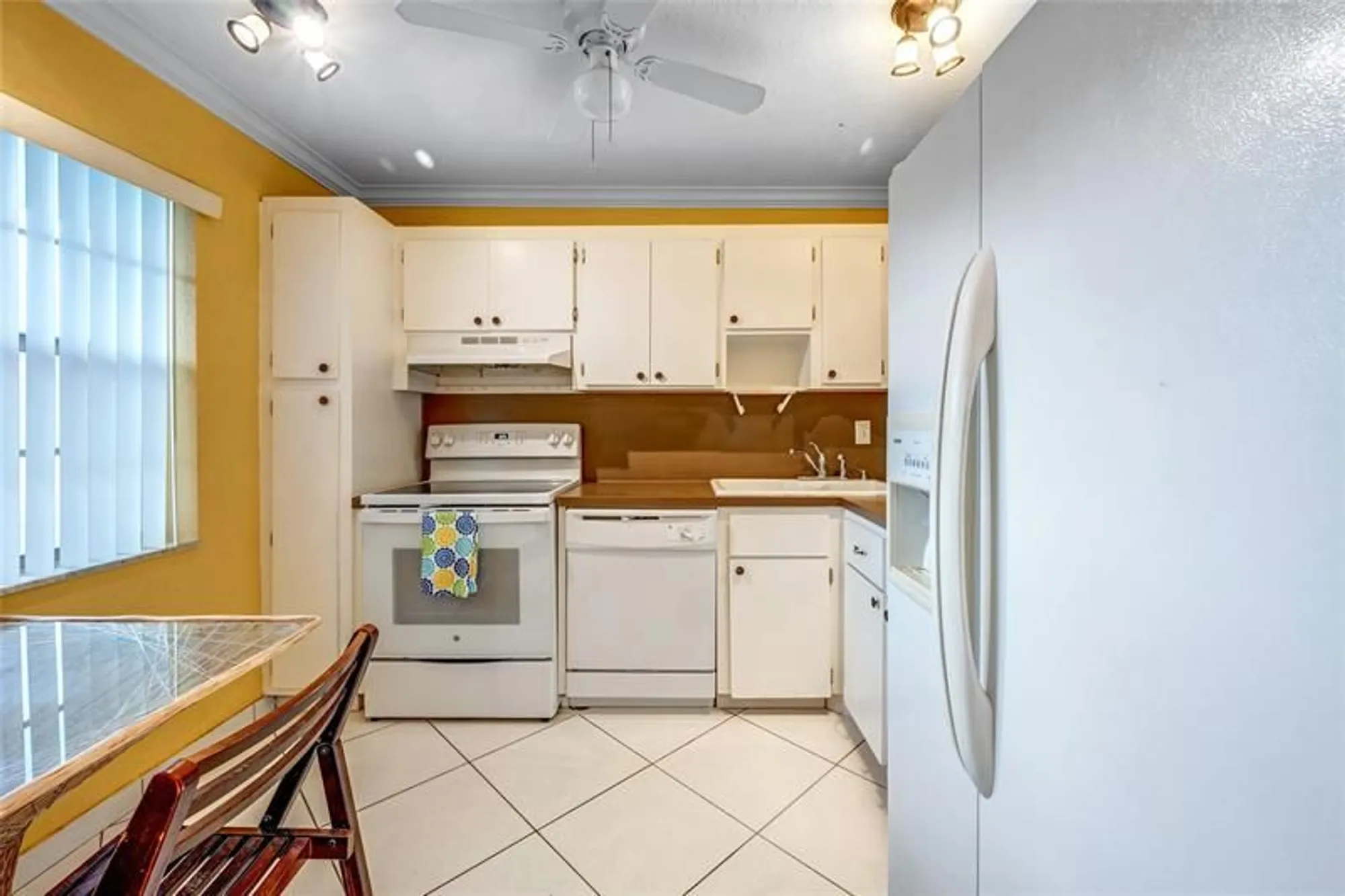 Property Slideshow image 7 of 21 | 3774 inverrary blvd apt 104p, Lauderhill, FL, 33319