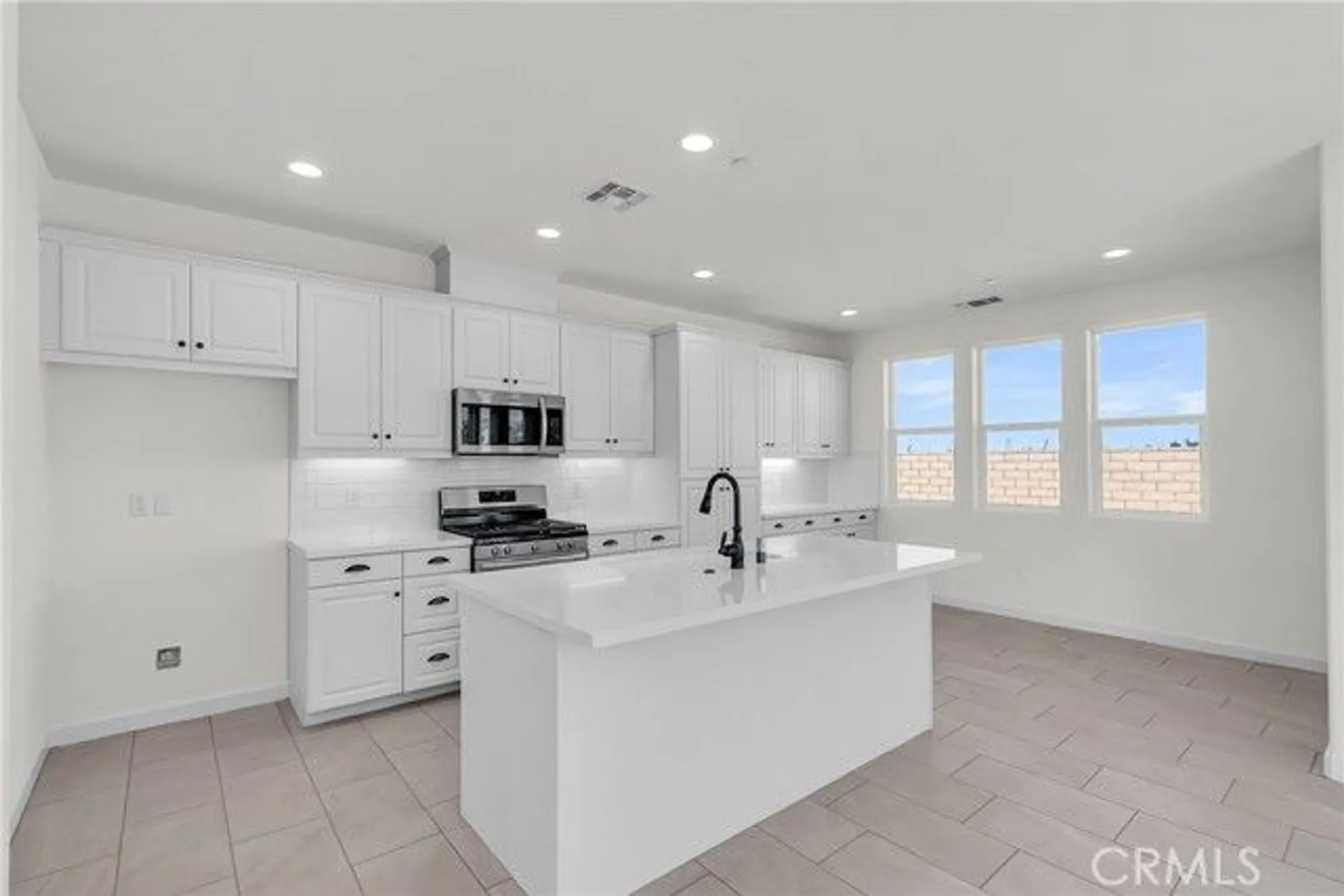 Property Slideshow image 5 of 42 | 7444 desert sky dr, Yucca Valley, CA, 92284