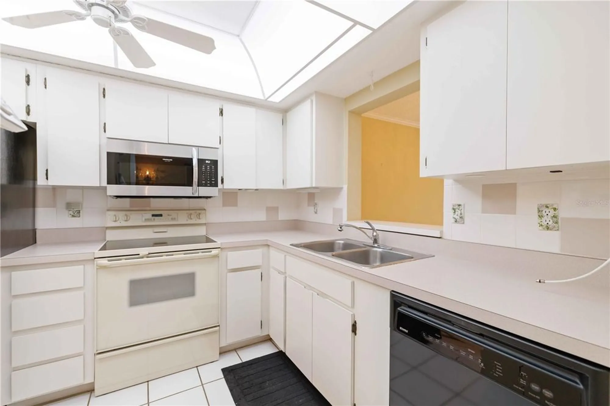 Property Slideshow image 7 of 23 | 6999 w country club dr 125, Sarasota, FL, 34243