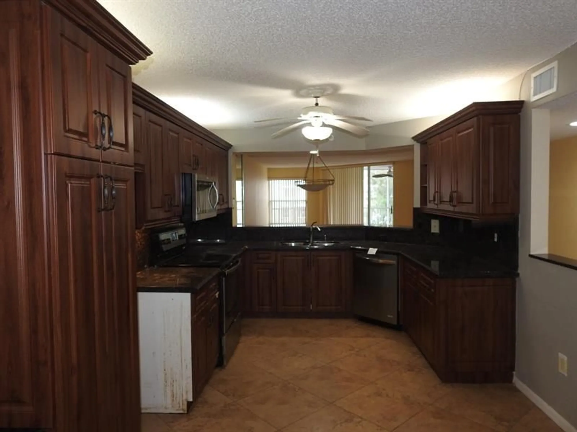 Property Slideshow image 5 of 26 | 7641 granville dr 209, Tamarac, FL, 33321