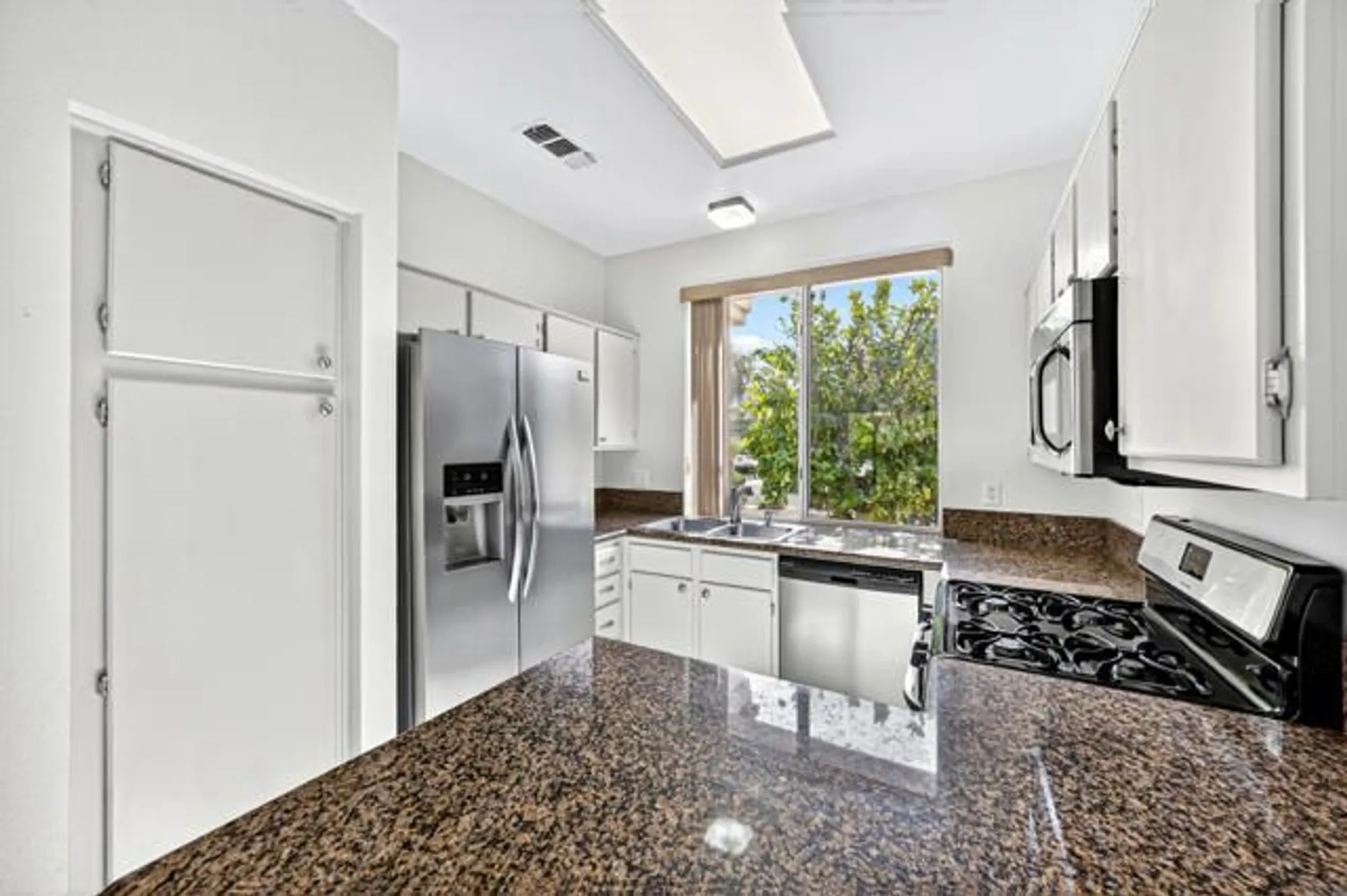 Property Slideshow image 5 of 40 | 78350 prairie flower dr, Palm Desert, CA, 92211