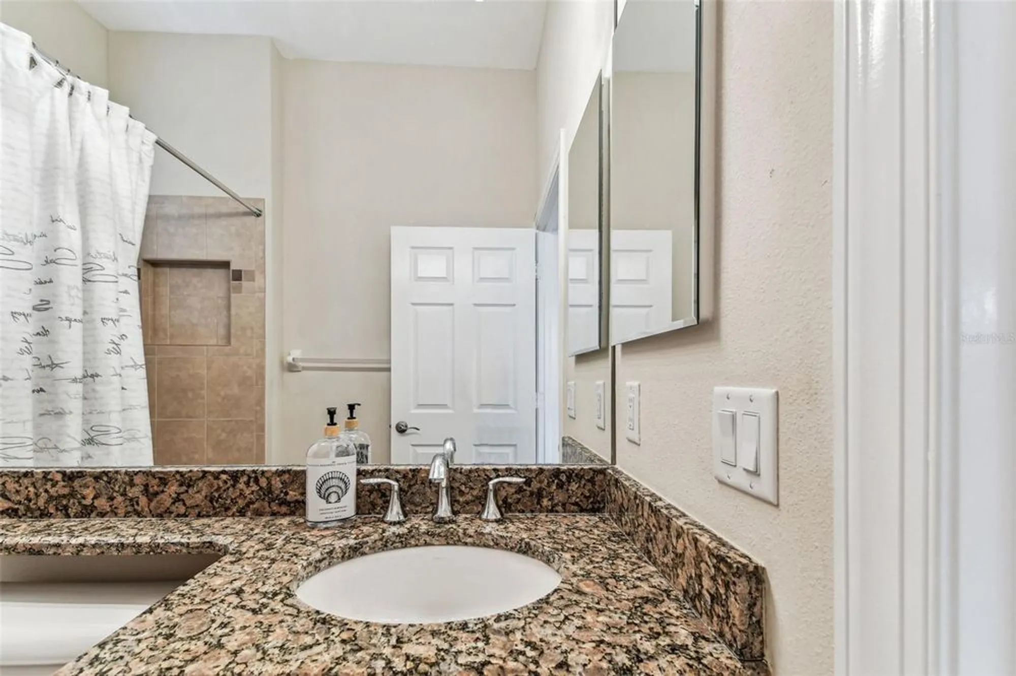 Property Slideshow image 17 of 100 | 16101 cape coral dr, Wimauma, FL, 33598